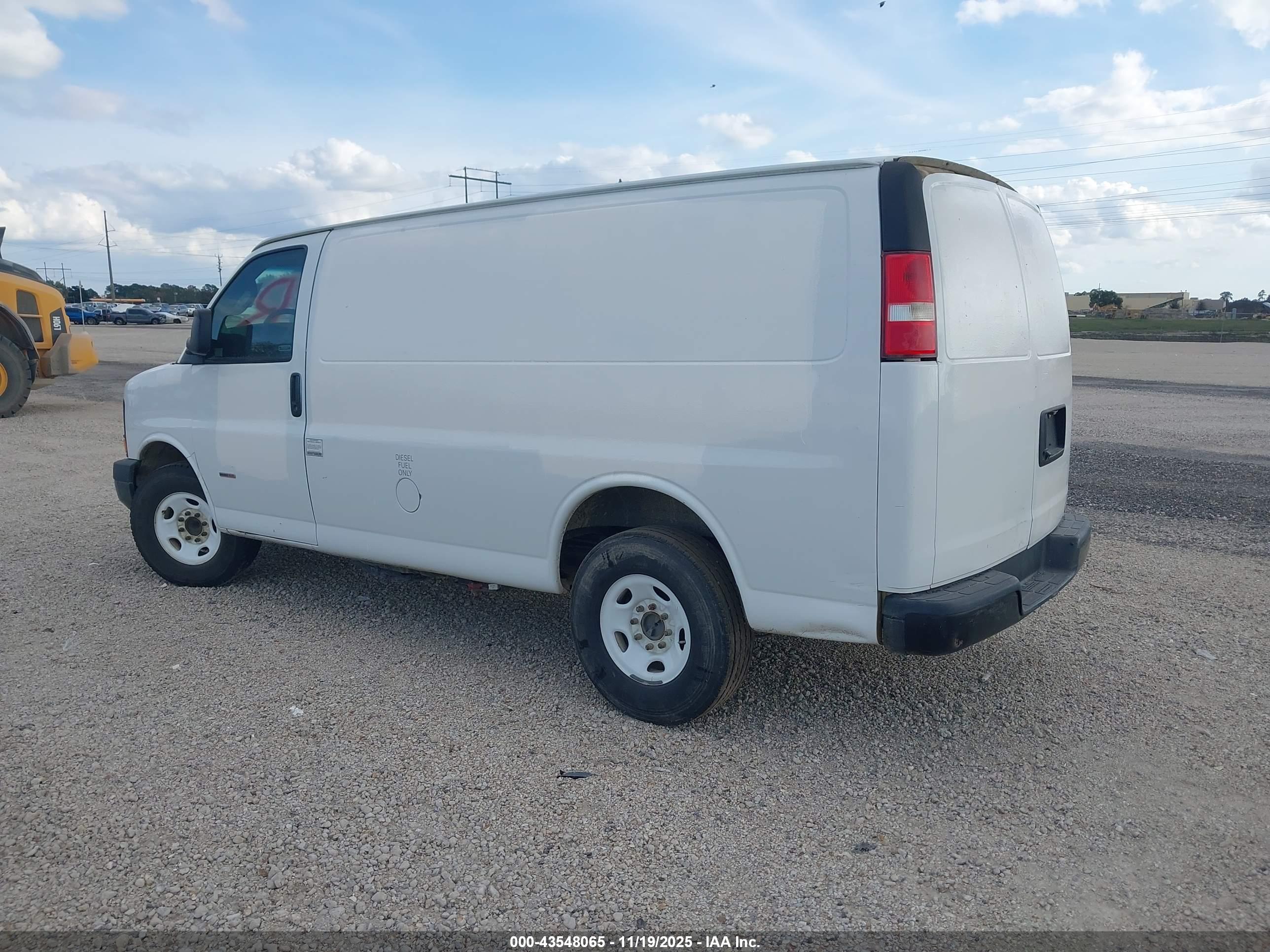 CHEVROLET EXPRESS image 3