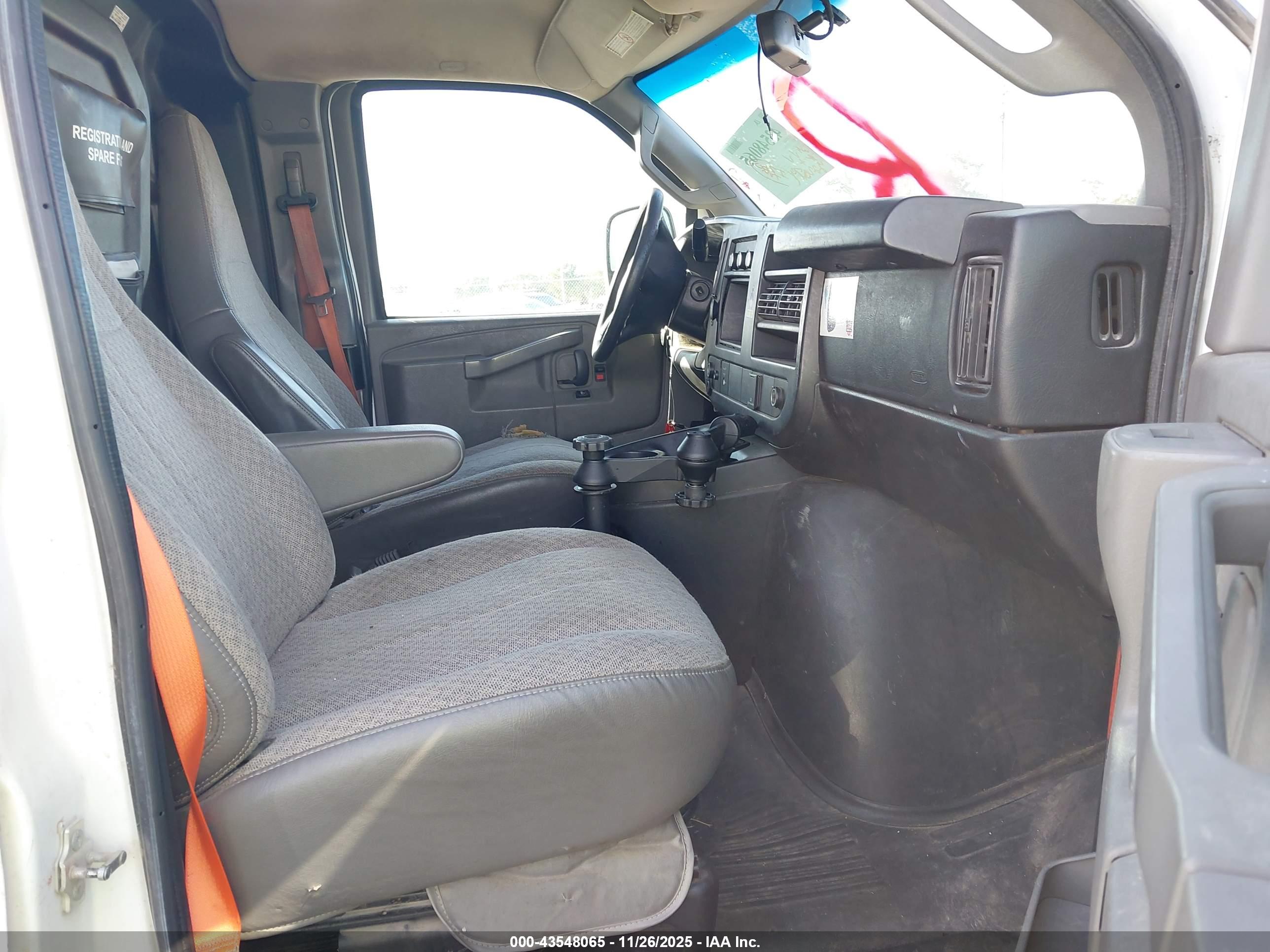 CHEVROLET EXPRESS image 5