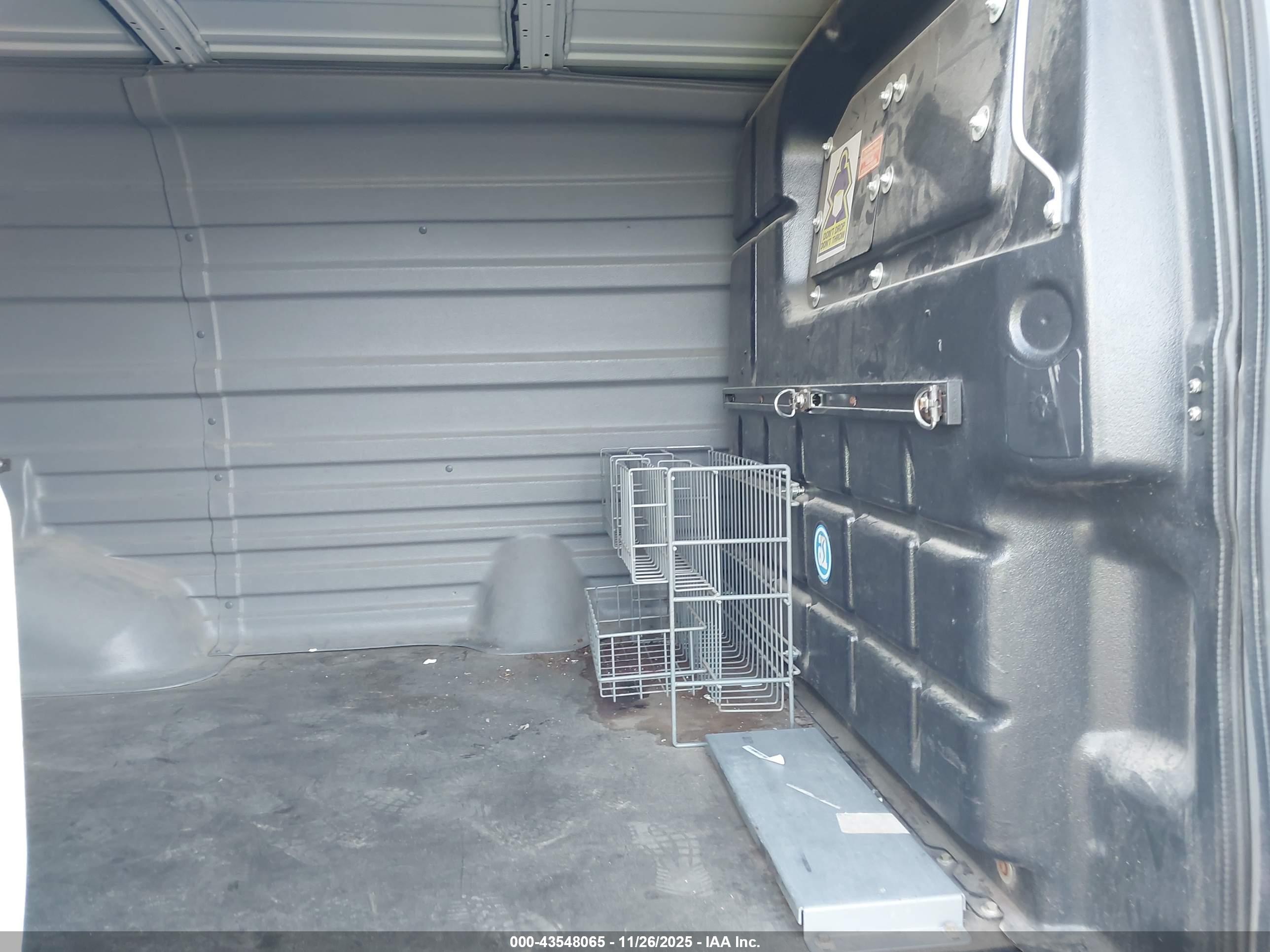 CHEVROLET EXPRESS image 8