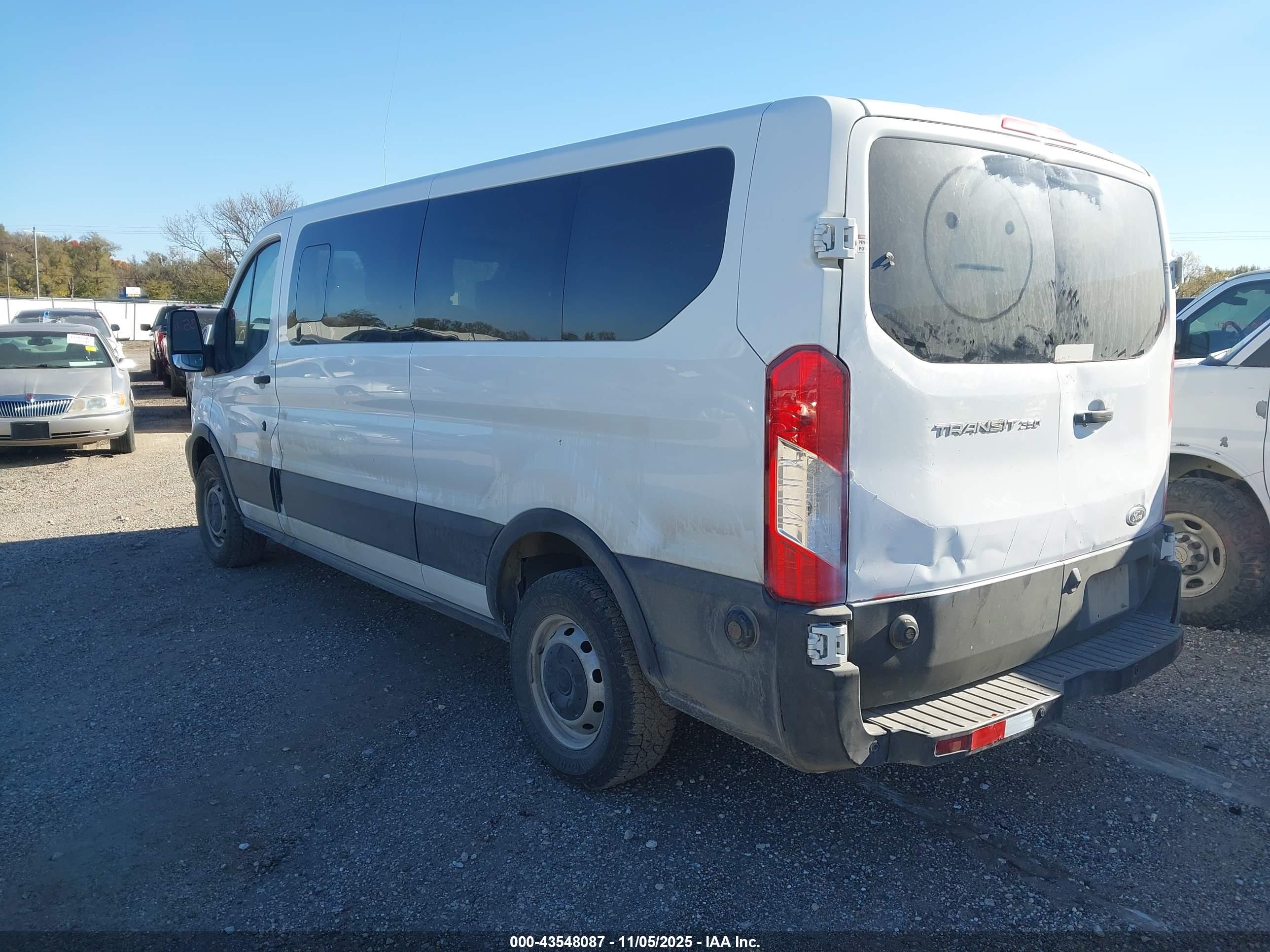 FORD TRANSIT-350 image 3