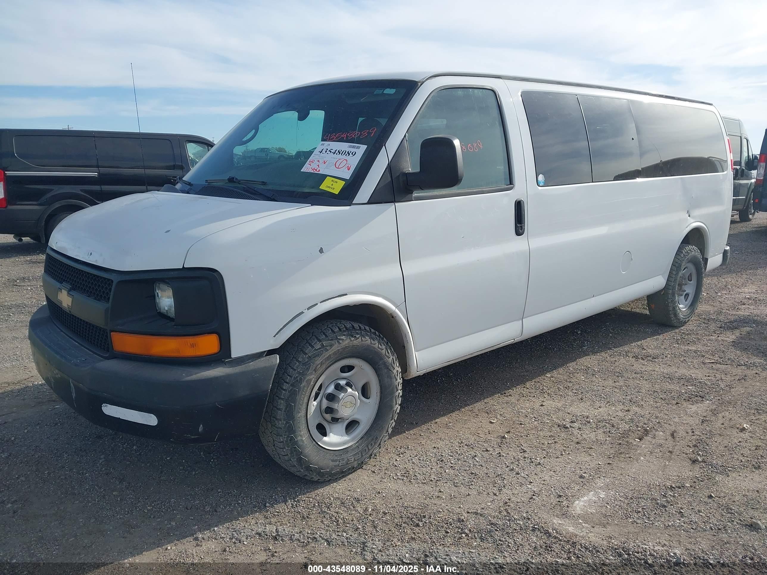 CHEVROLET EXPRESS image 2