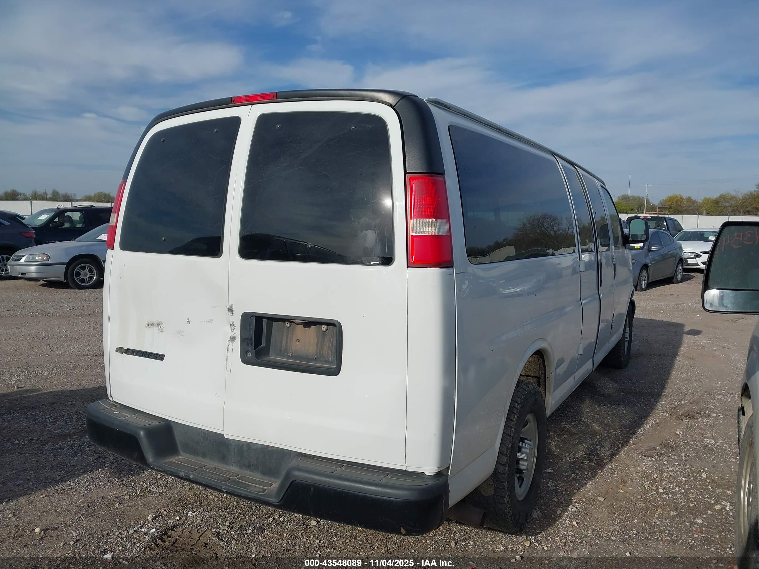 CHEVROLET EXPRESS image 4