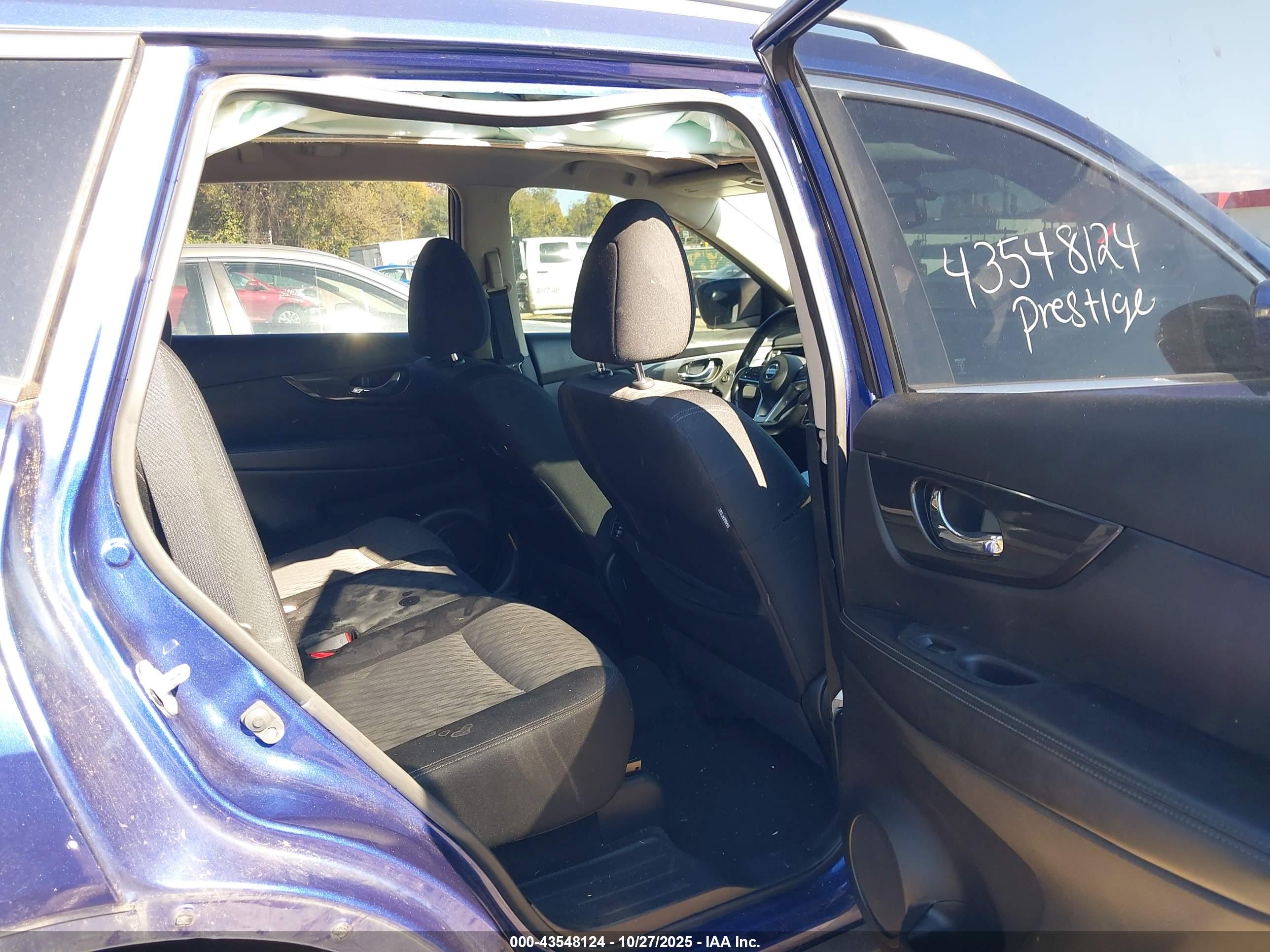 NISSAN ROGUE image 8