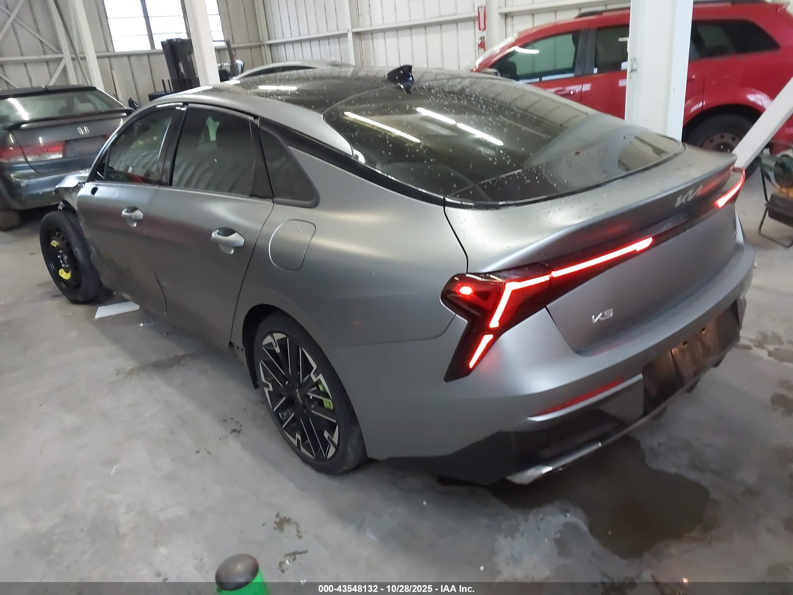 KIA K5 image 3