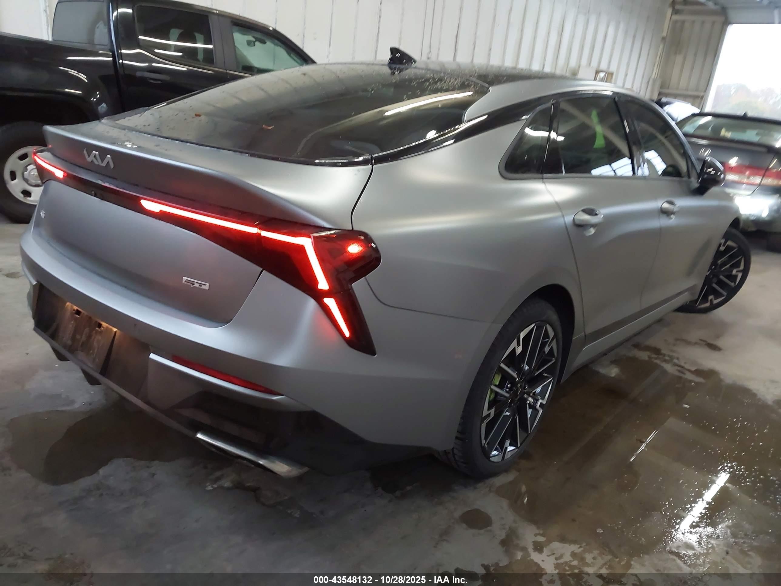 KIA K5 image 4
