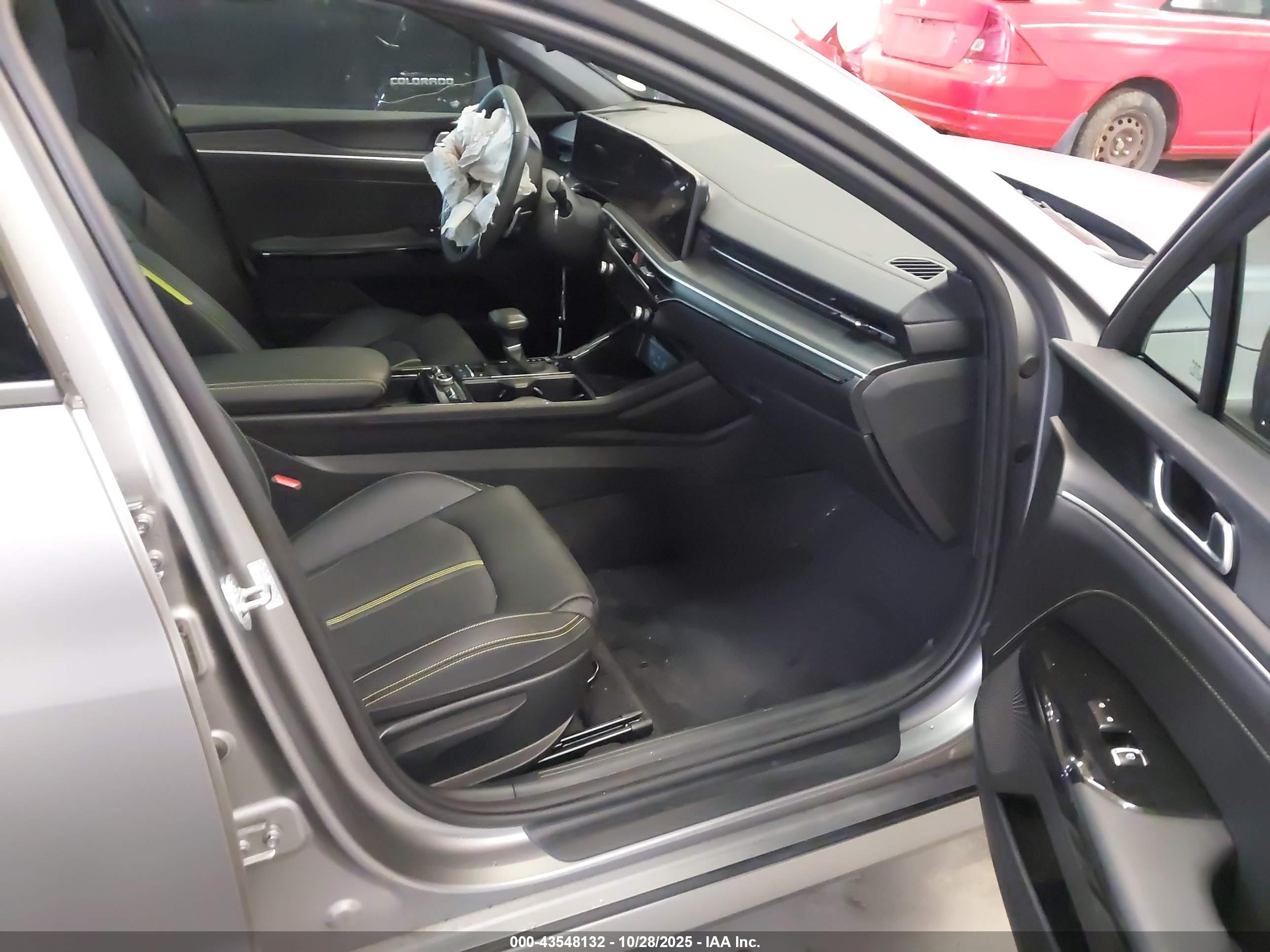 KIA K5 image 5