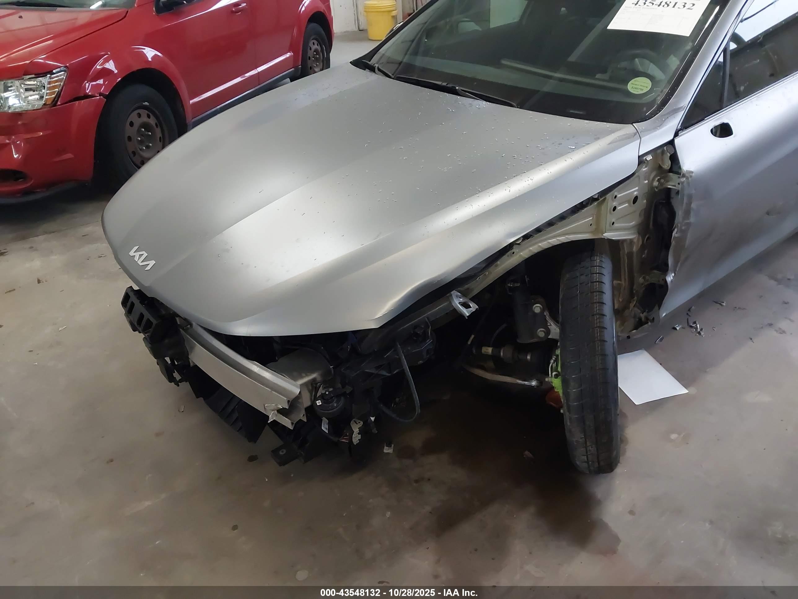 KIA K5 image 6