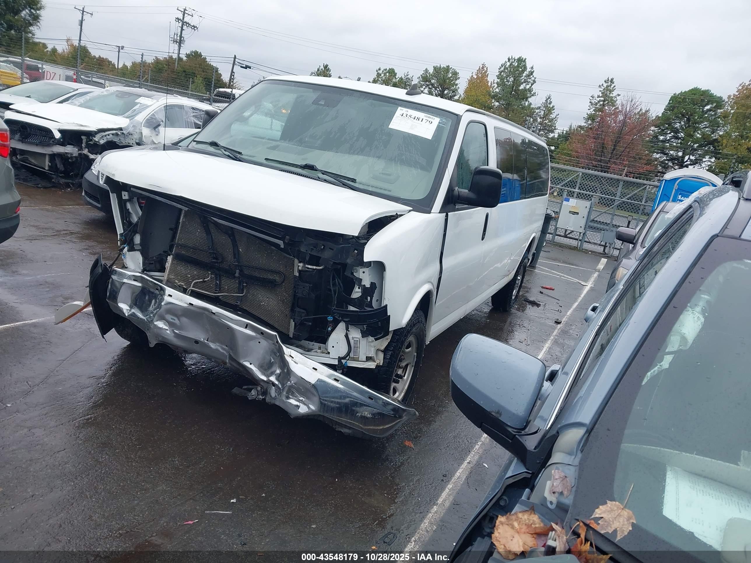 CHEVROLET EXPRESS image 2