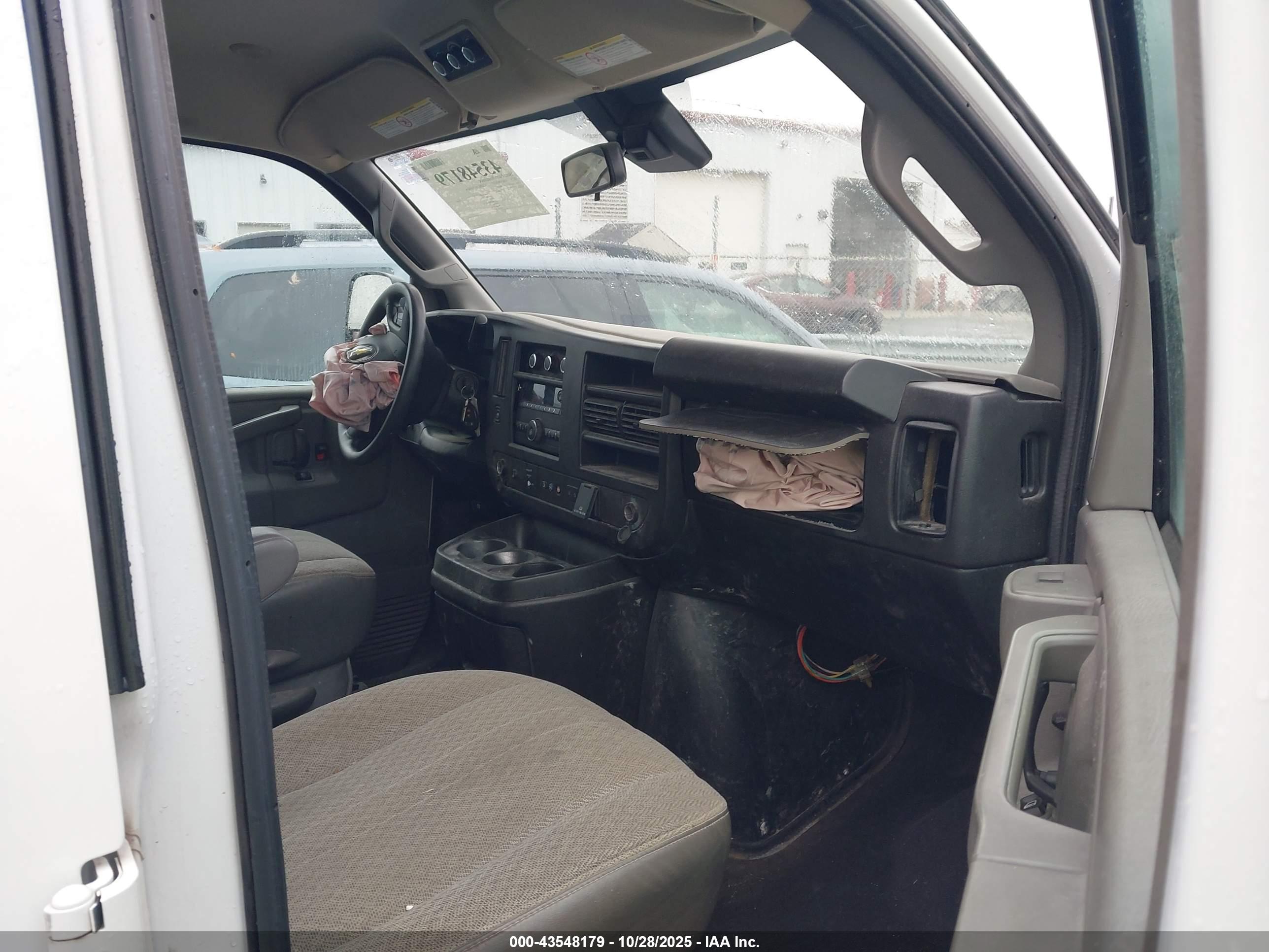 CHEVROLET EXPRESS image 5