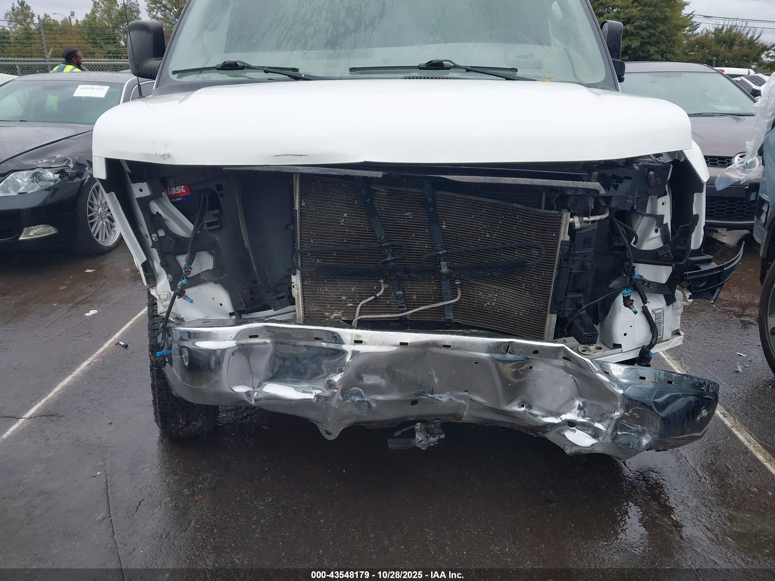 CHEVROLET EXPRESS image 6