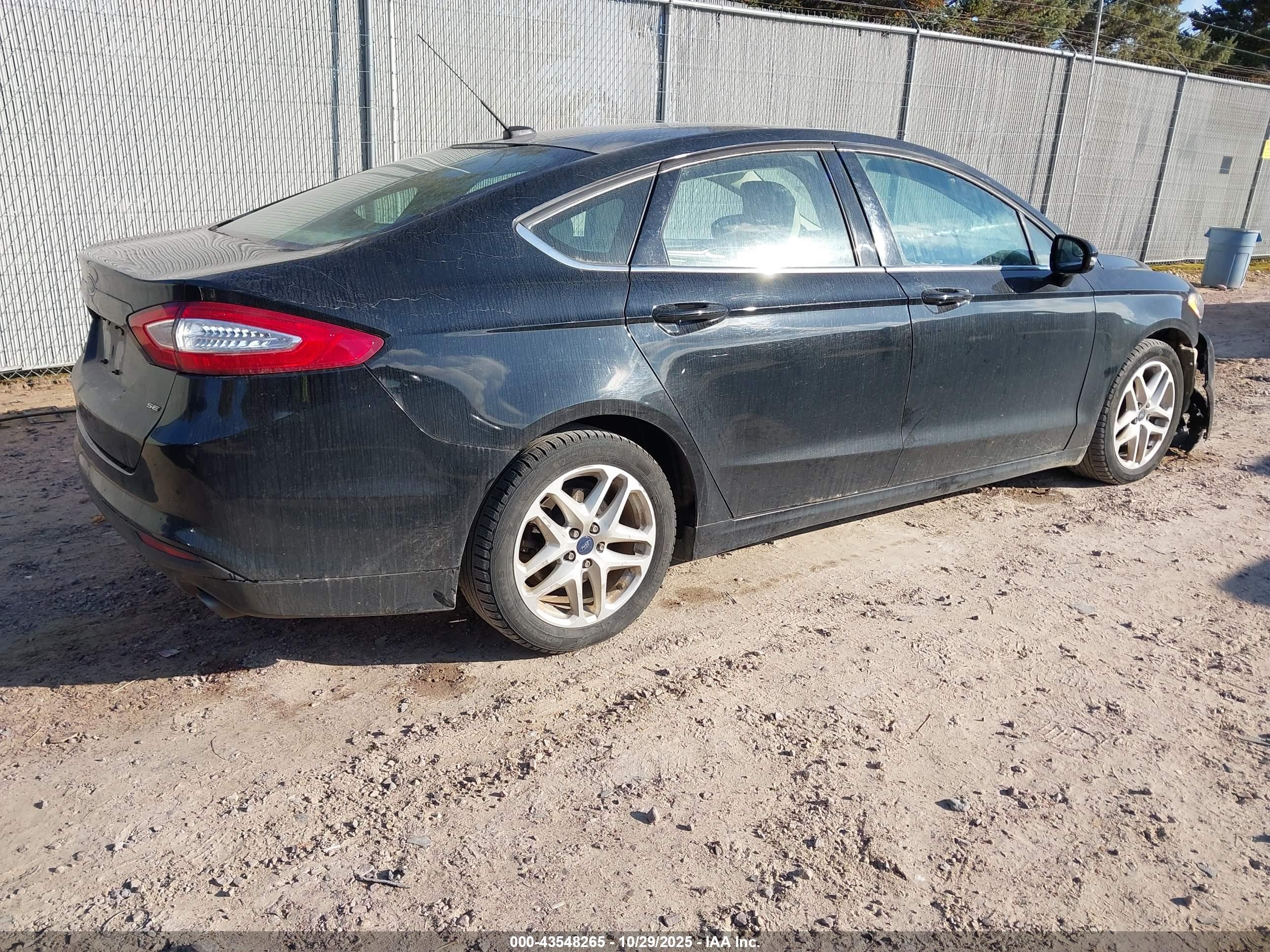 FORD FUSION image 4