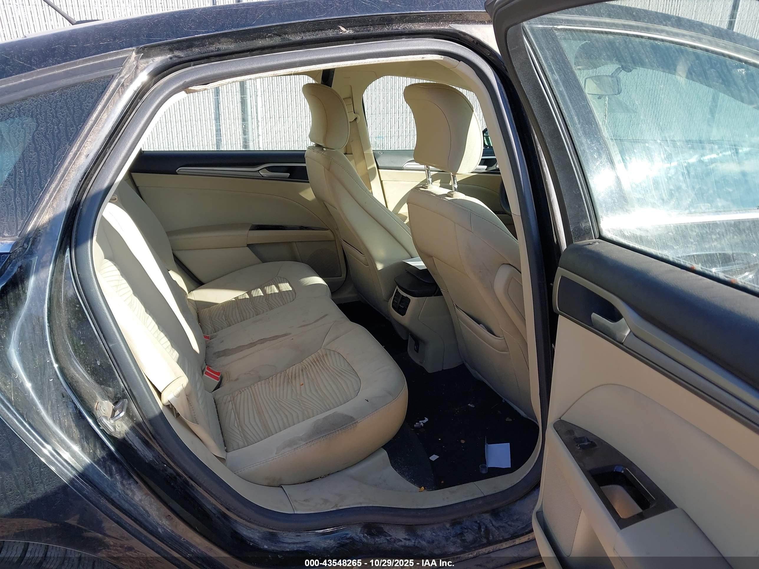 FORD FUSION image 8