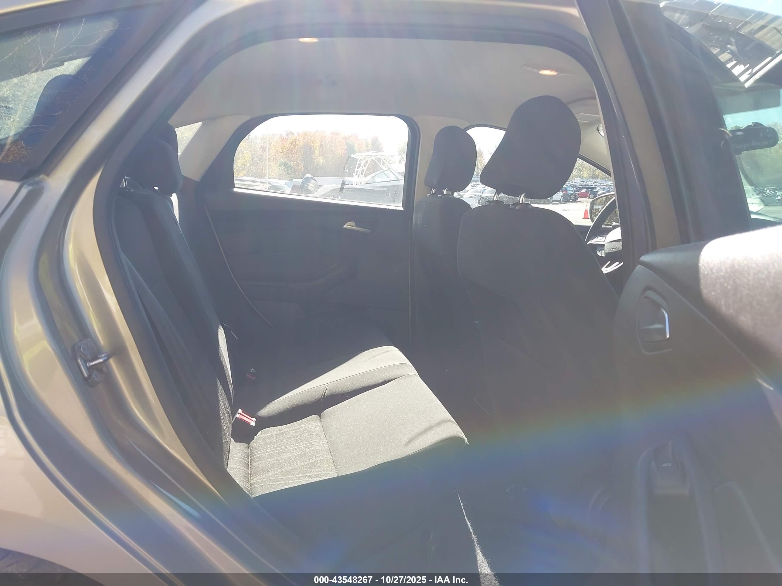 FORD FOCUS image 8