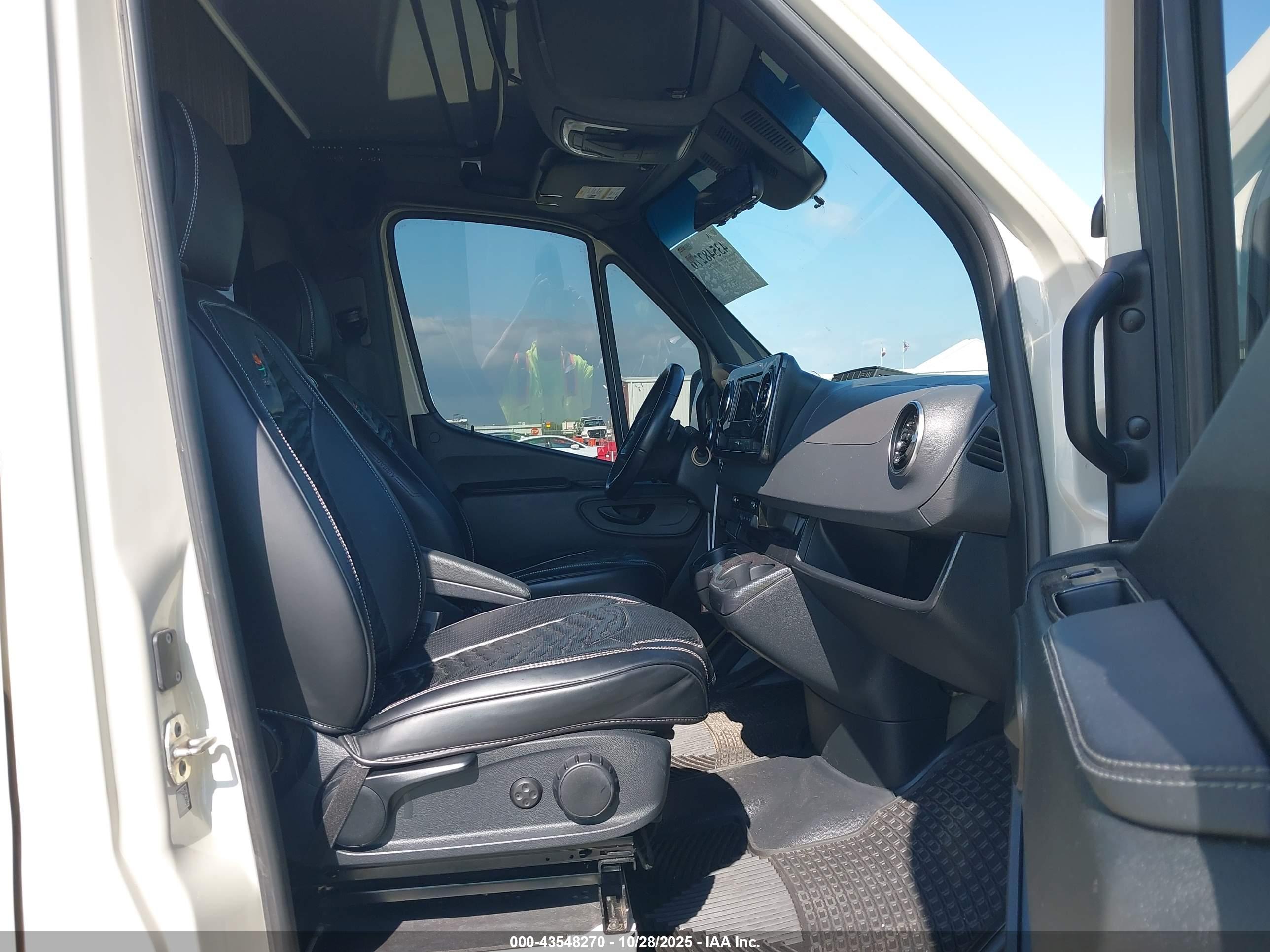 MERCEDES-BENZ SPRINTER image 5