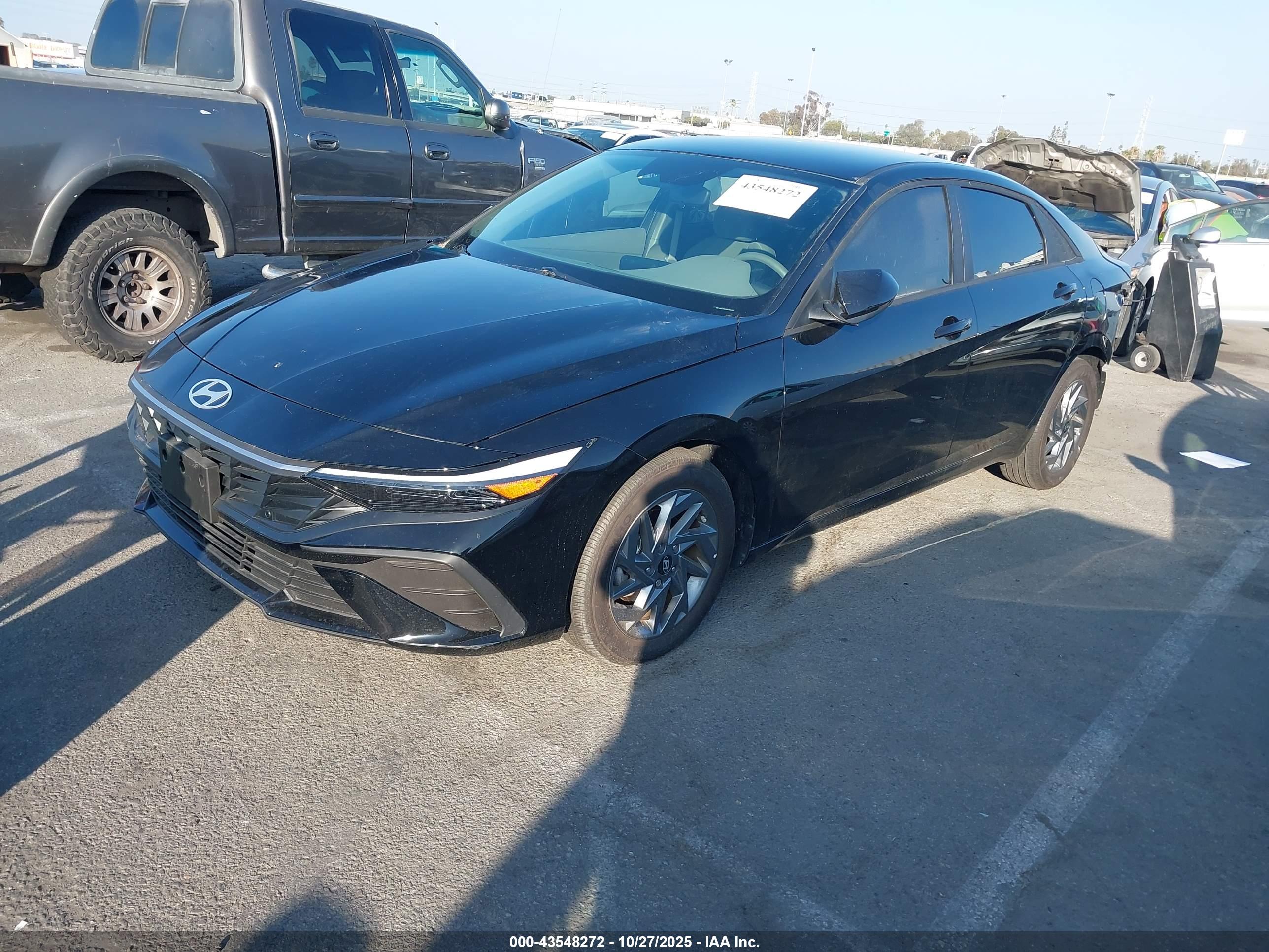 HYUNDAI ELANTRA image 2