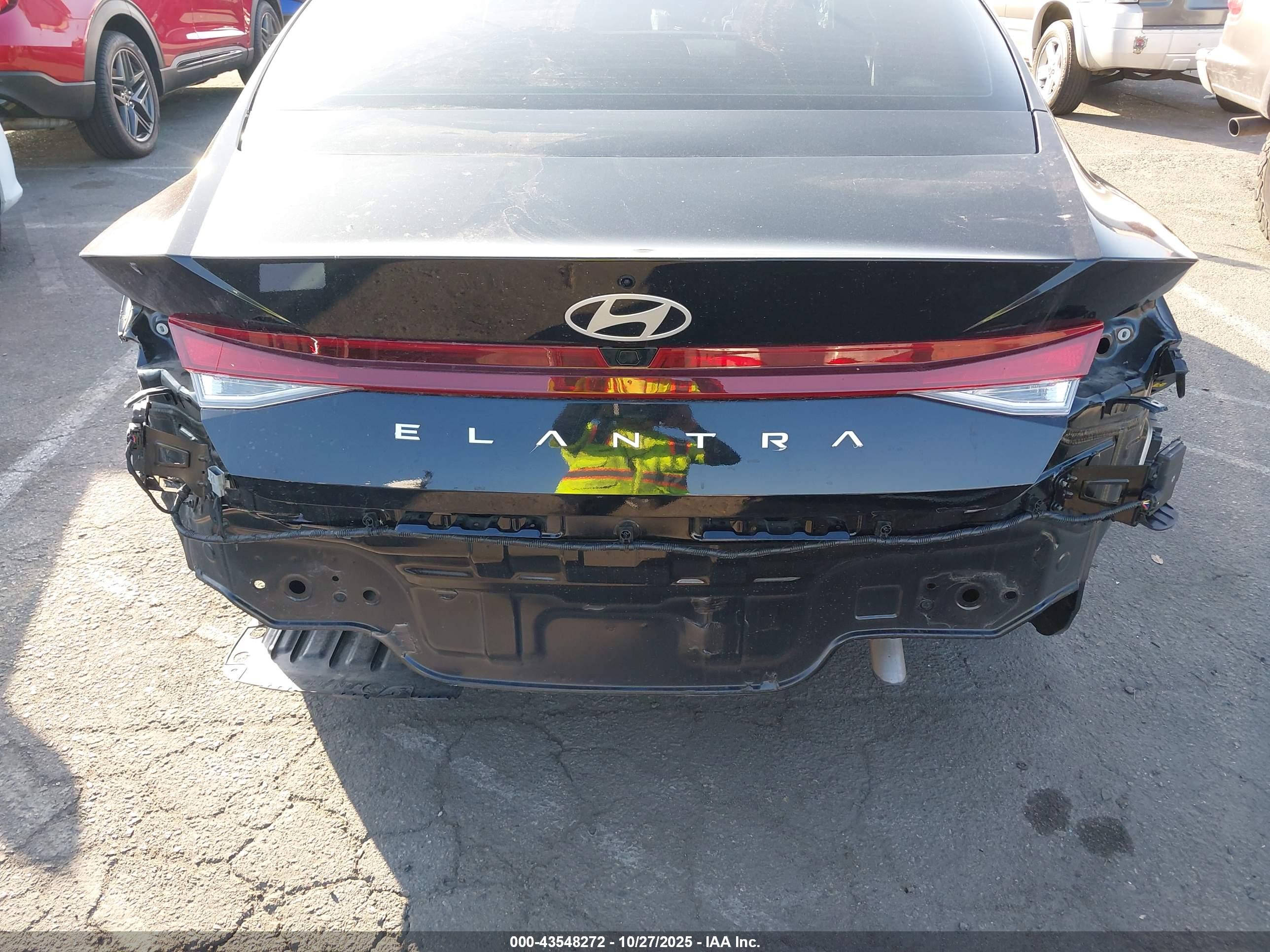 HYUNDAI ELANTRA image 6