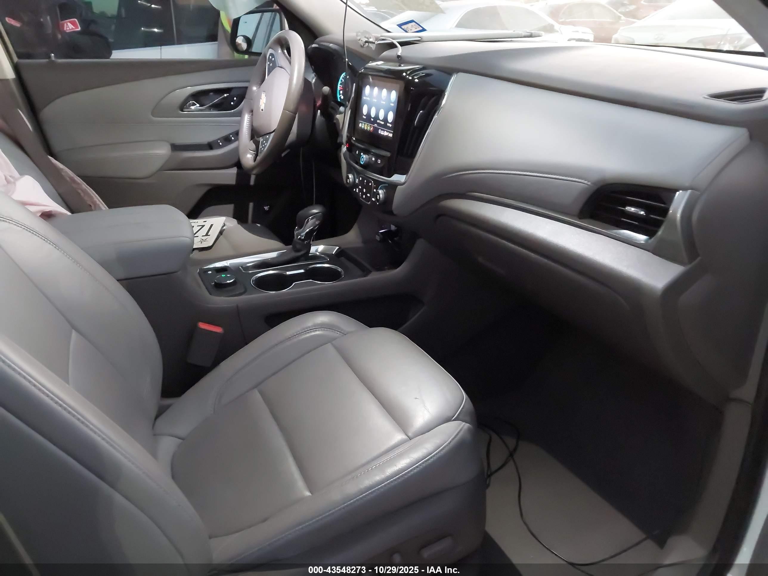 CHEVROLET TRAVERSE image 5
