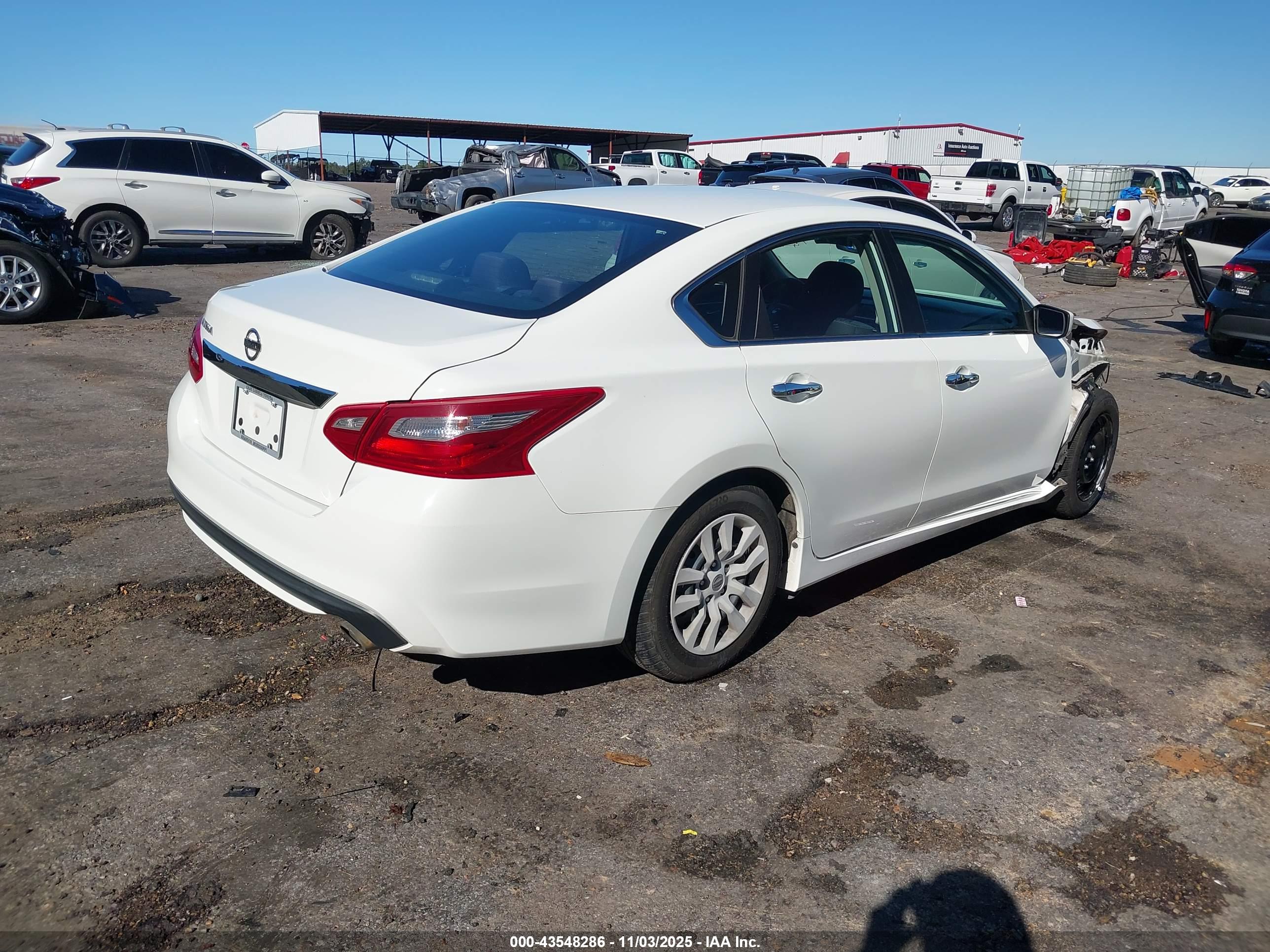 NISSAN ALTIMA image 4
