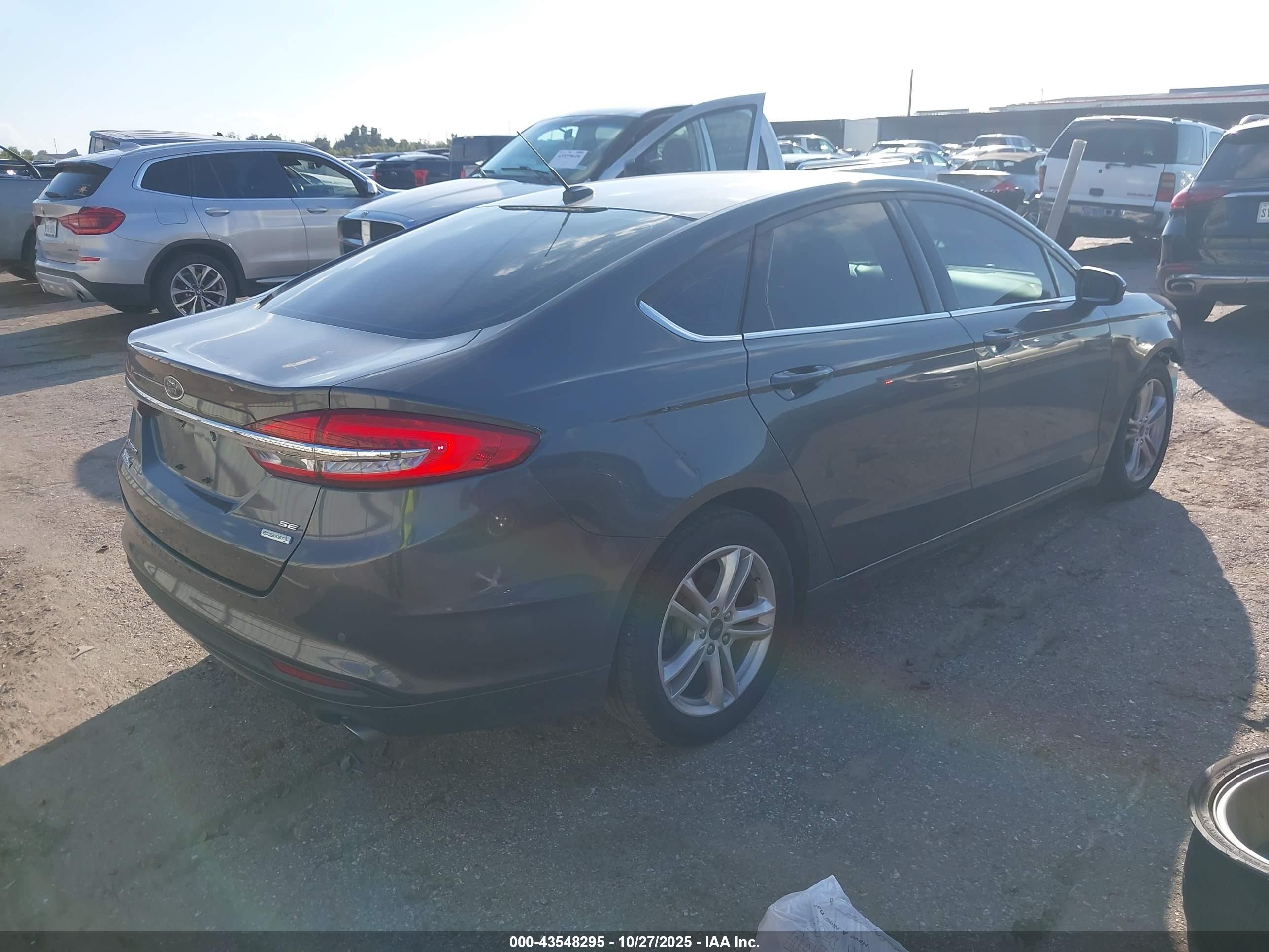 FORD FUSION image 4