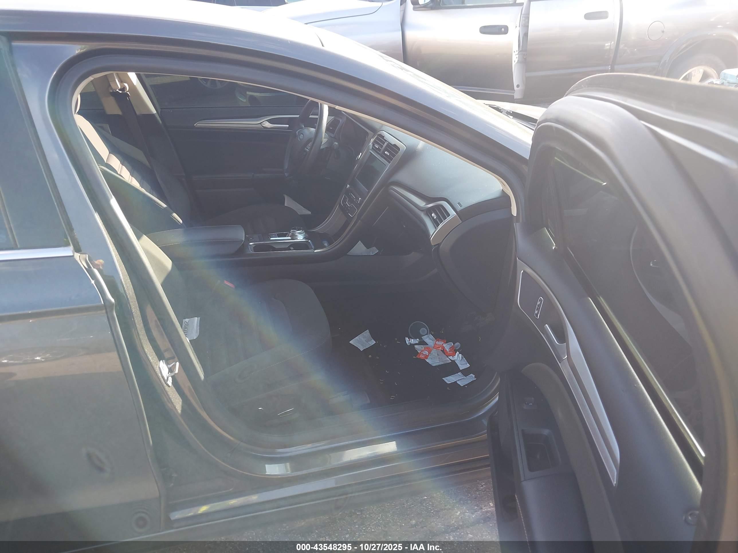 FORD FUSION image 5