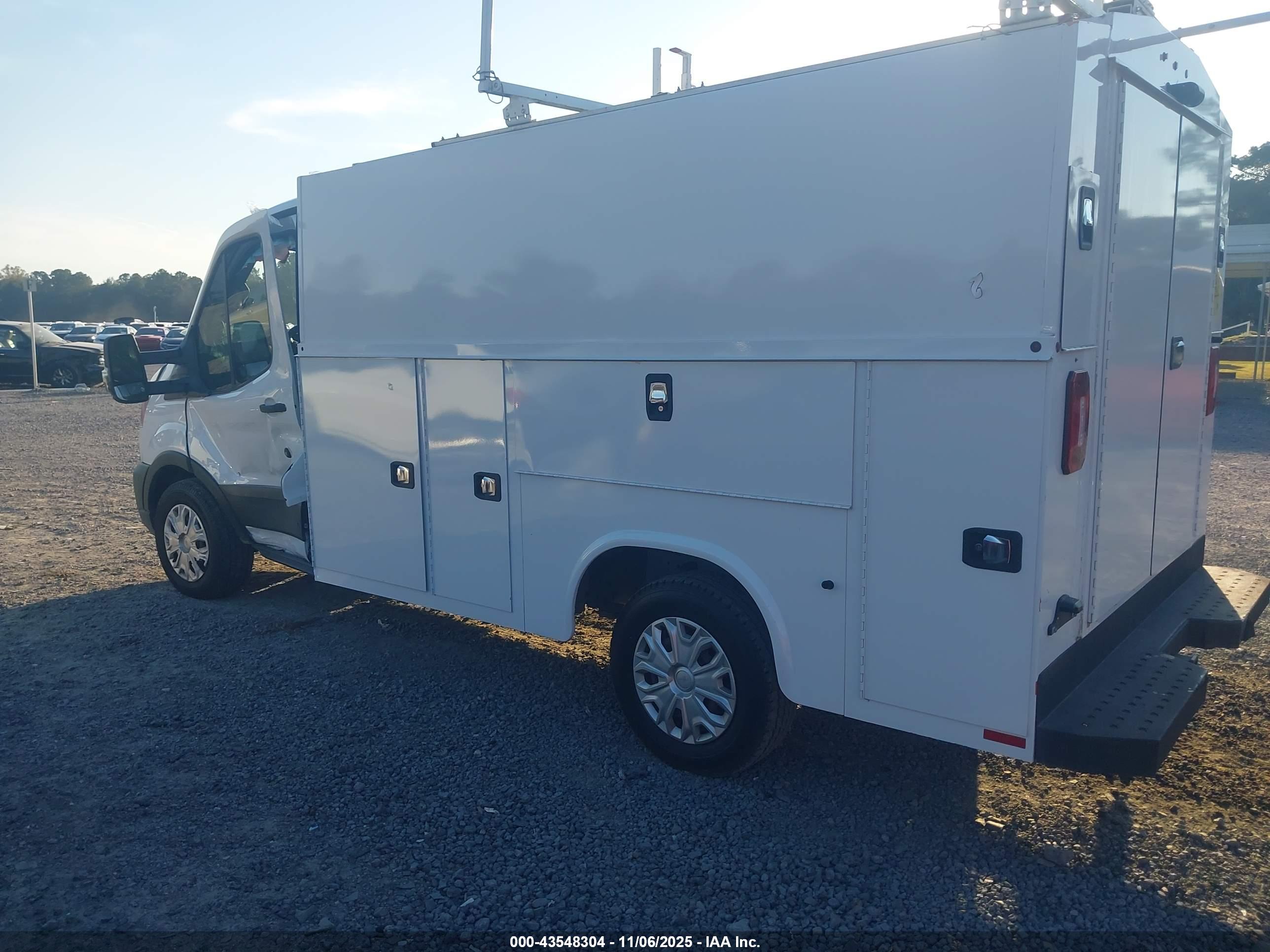 FORD TRANSIT-350 image 3