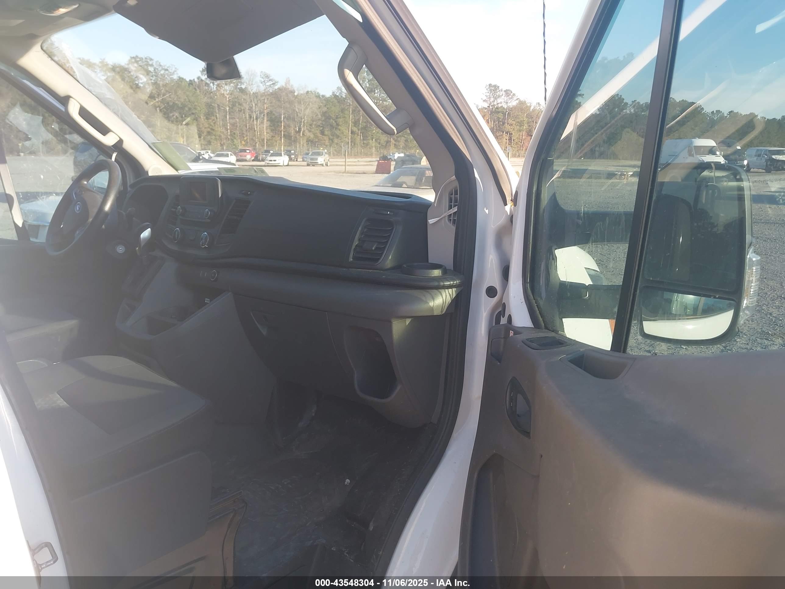 FORD TRANSIT-350 image 5