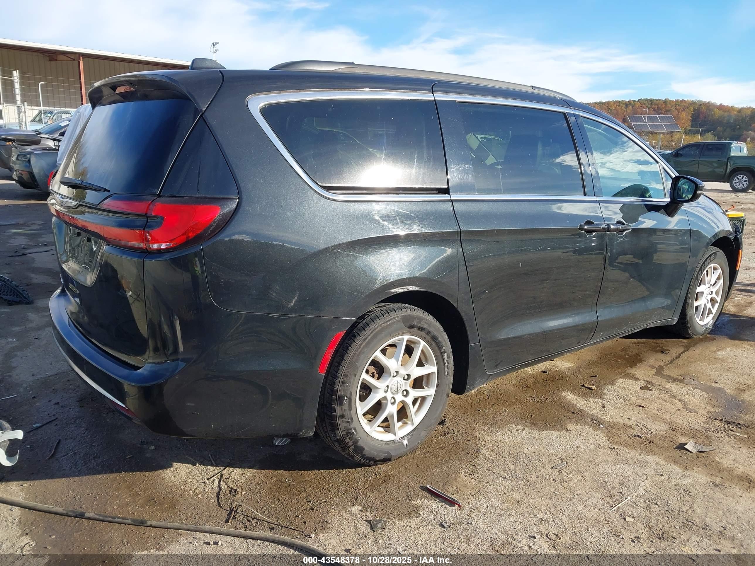 CHRYSLER PACIFICA image 4