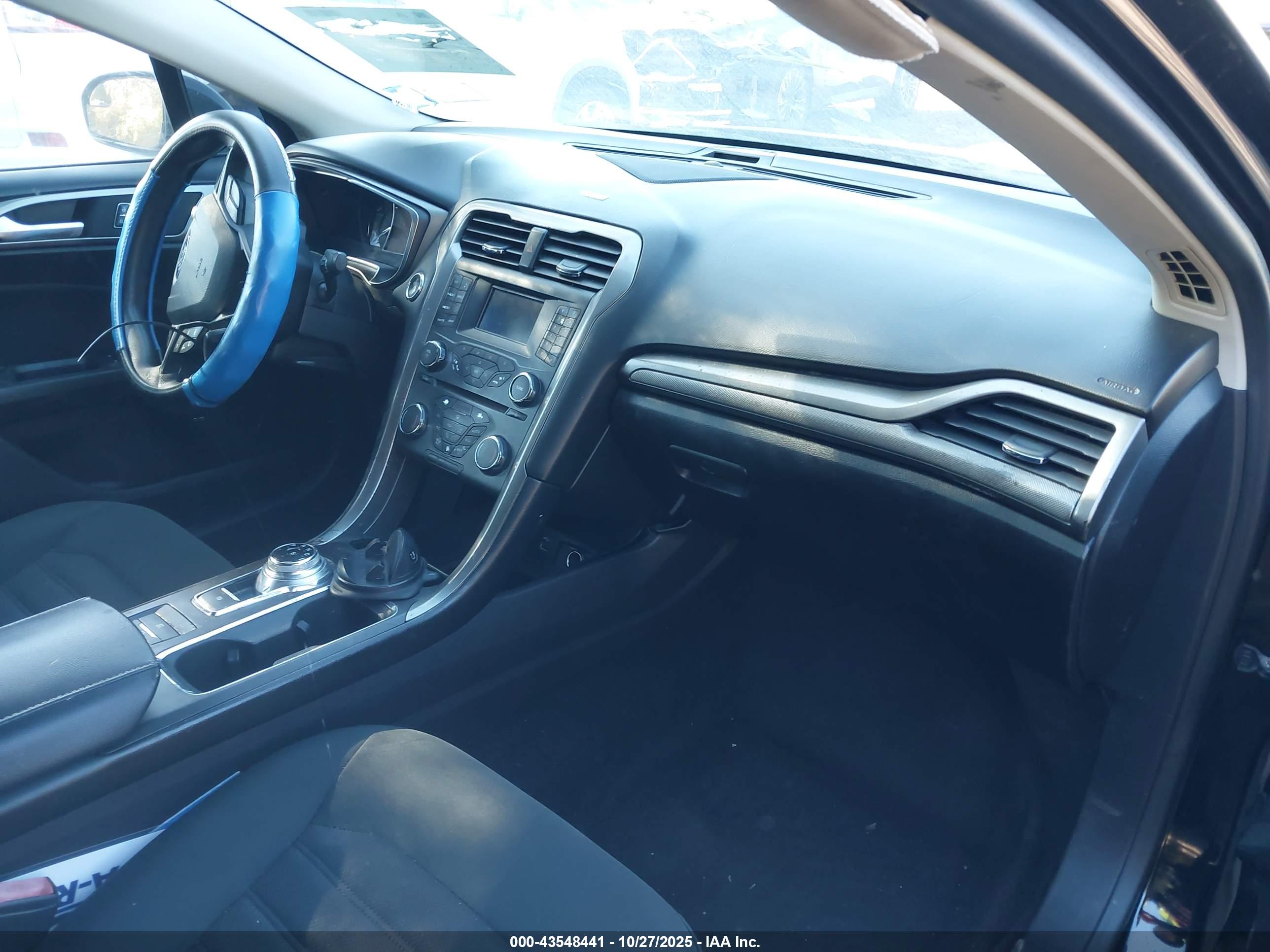 FORD FUSION image 5