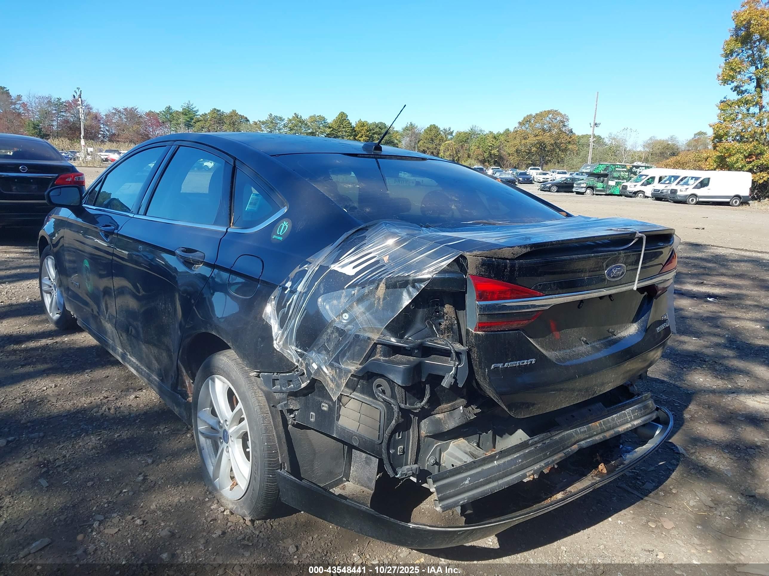 FORD FUSION image 6