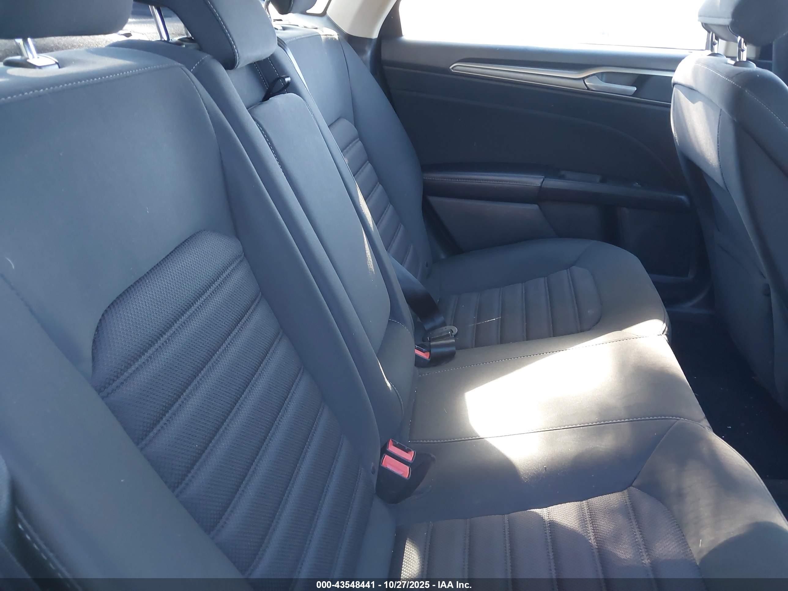 FORD FUSION image 8