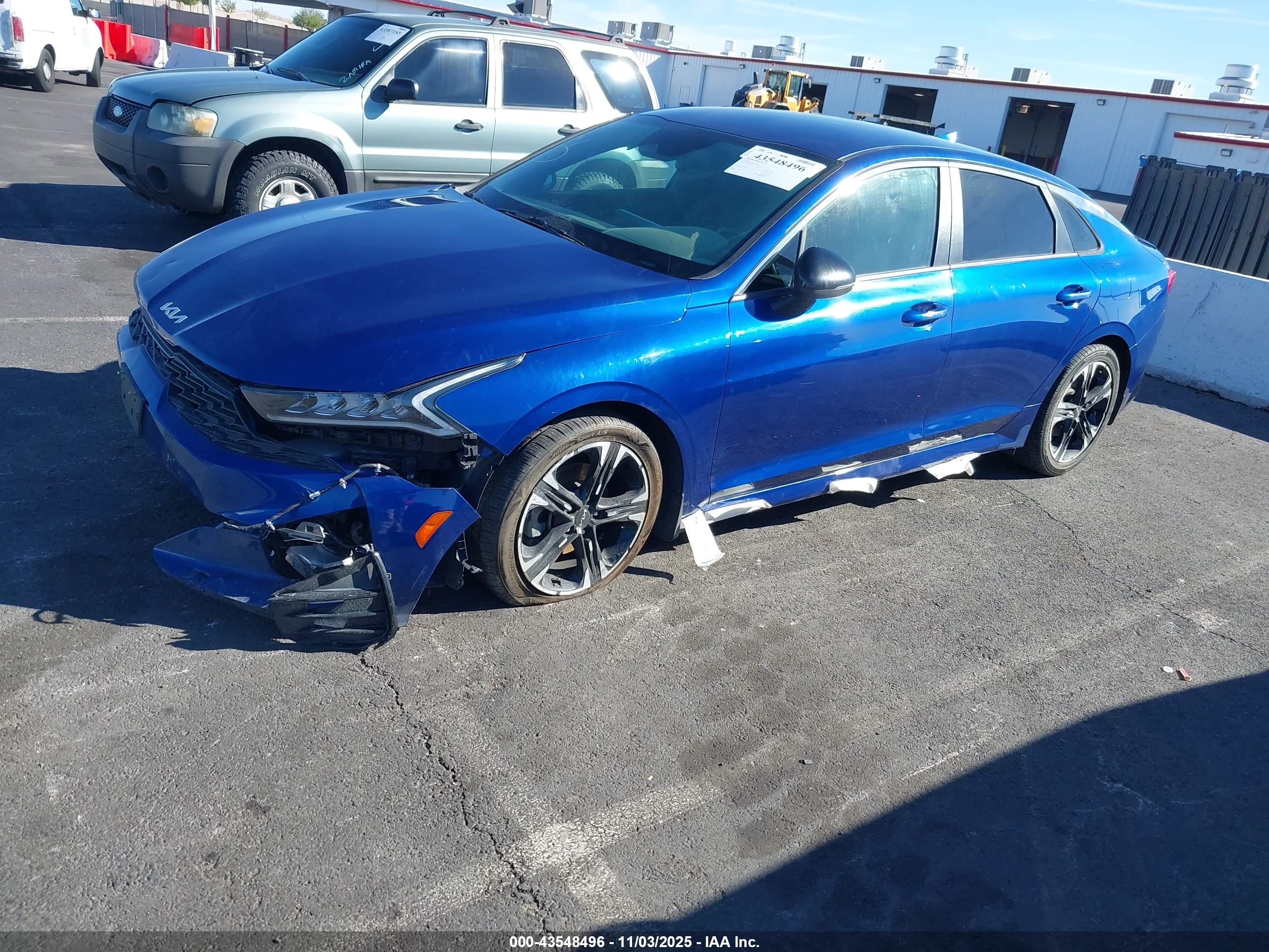 KIA K5 image 2