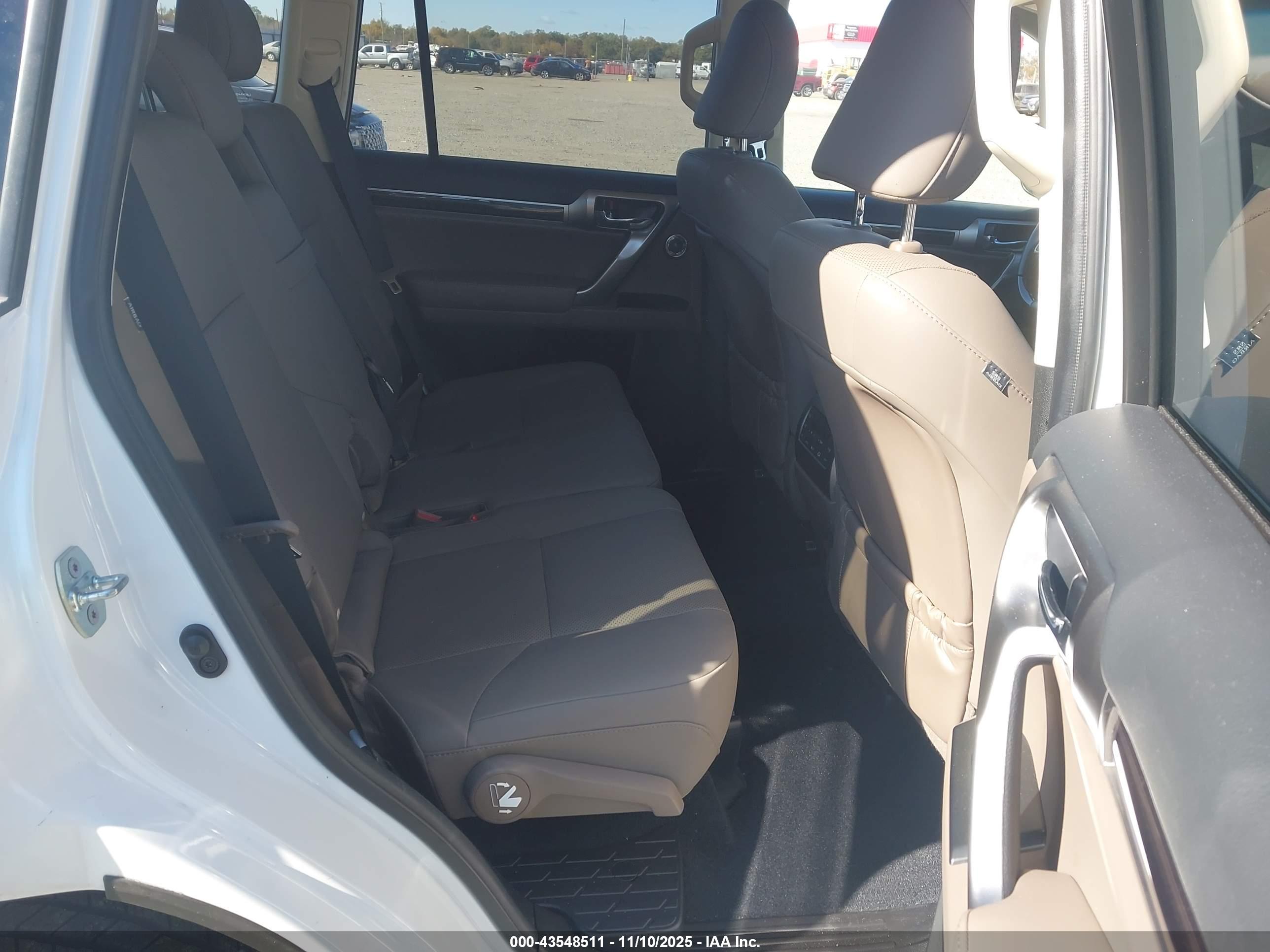 LEXUS GX image 8