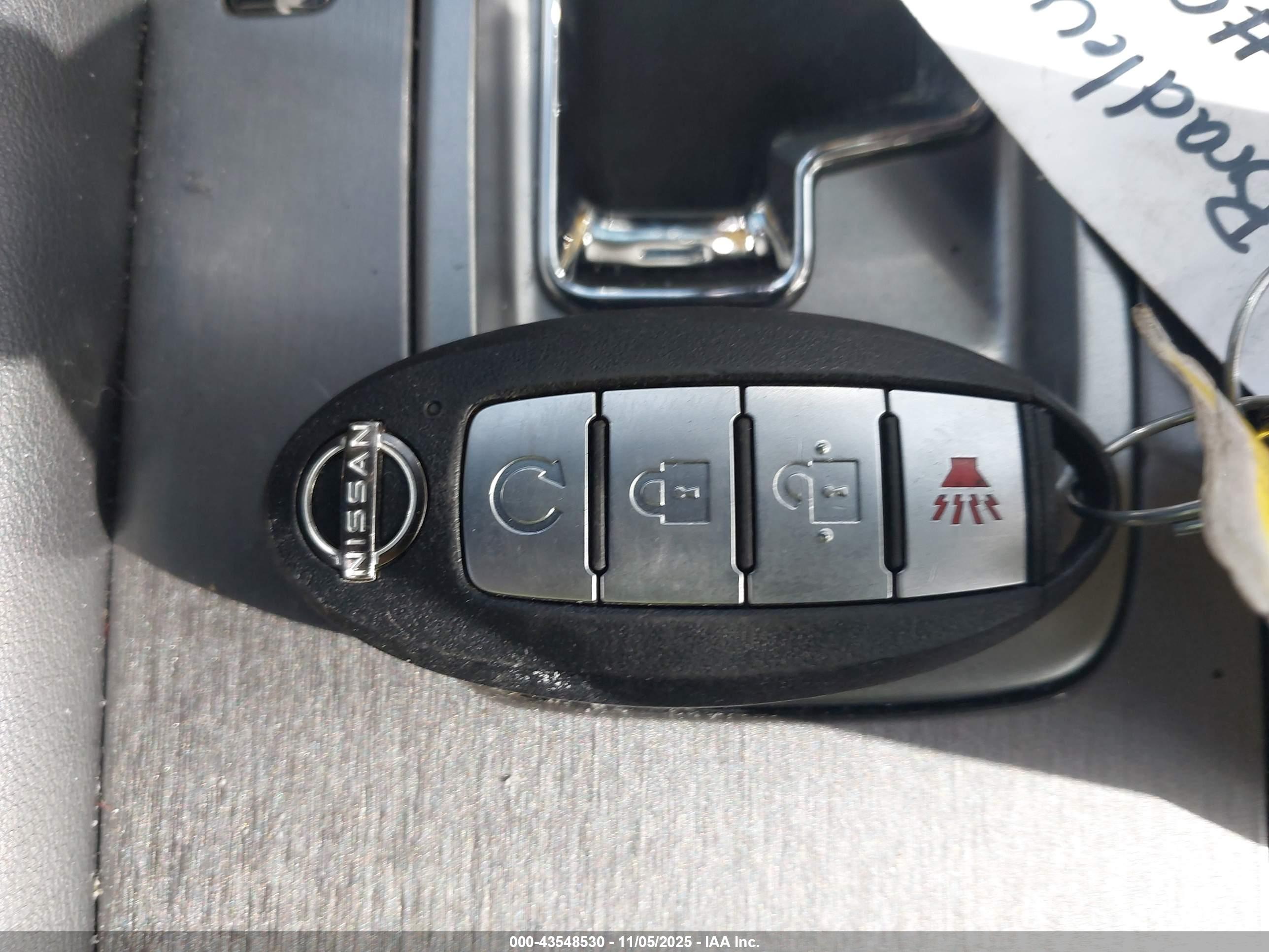 NISSAN MURANO image 11