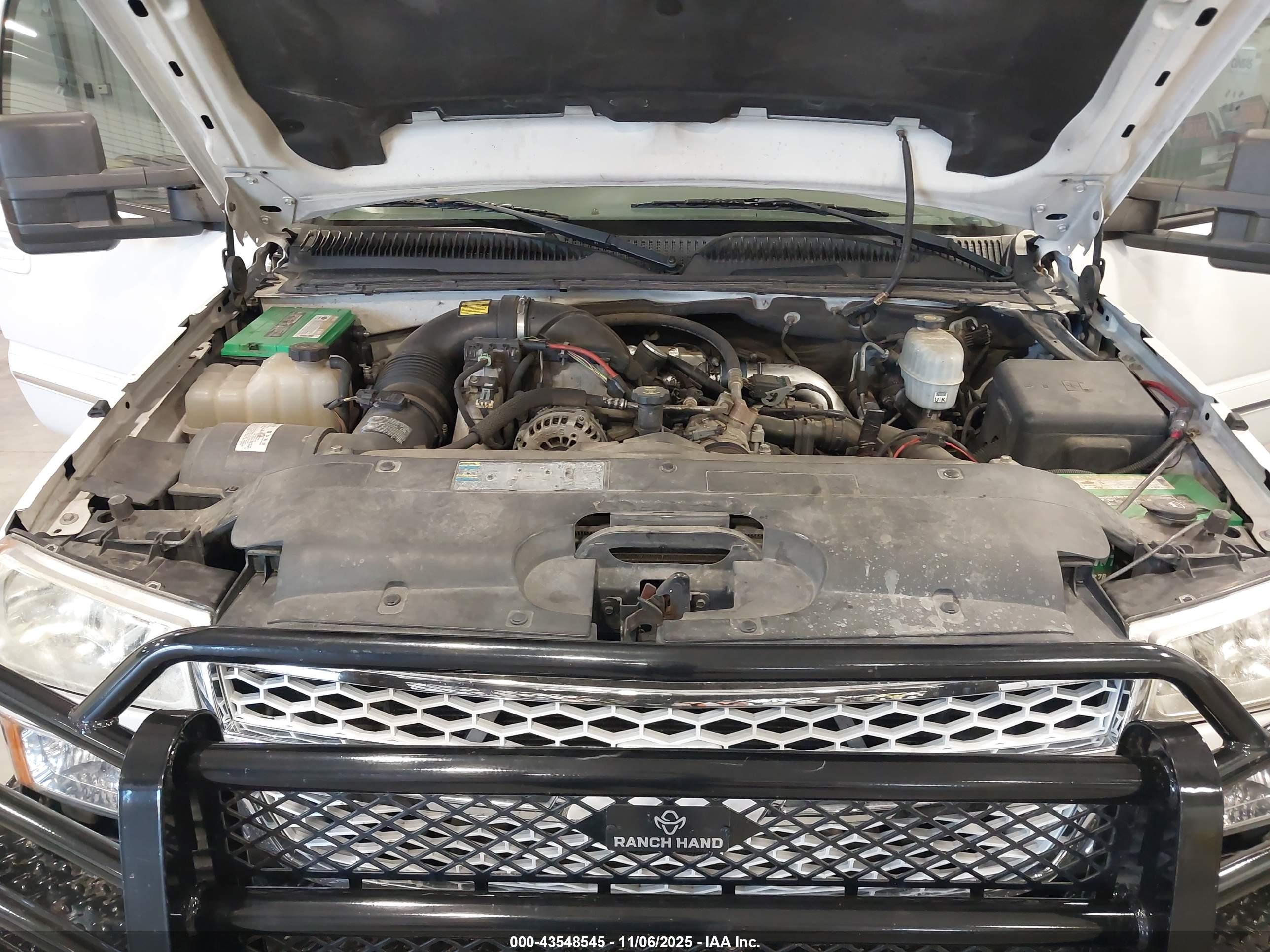 CHEVROLET SILVERADO image 10