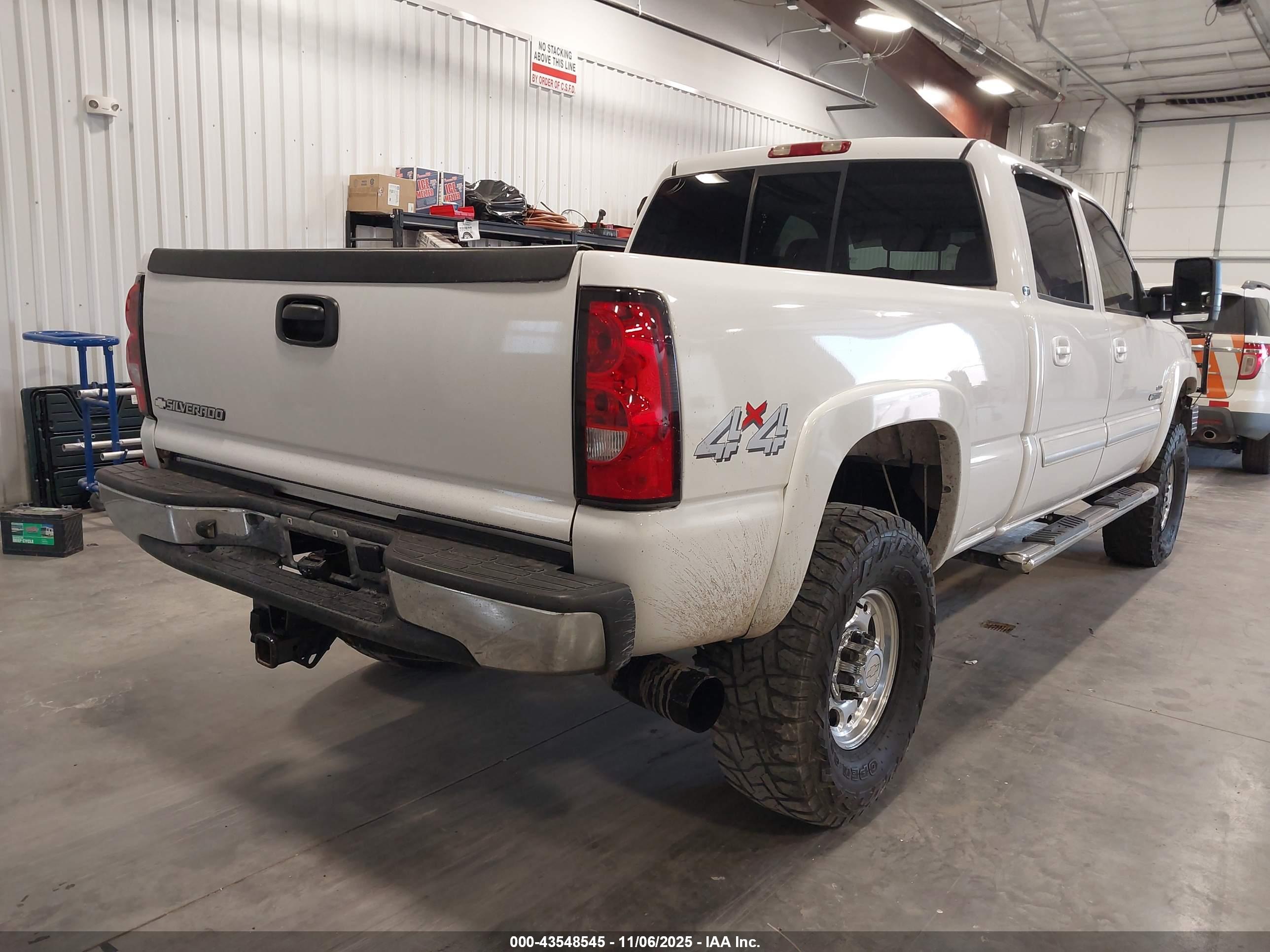CHEVROLET SILVERADO image 4