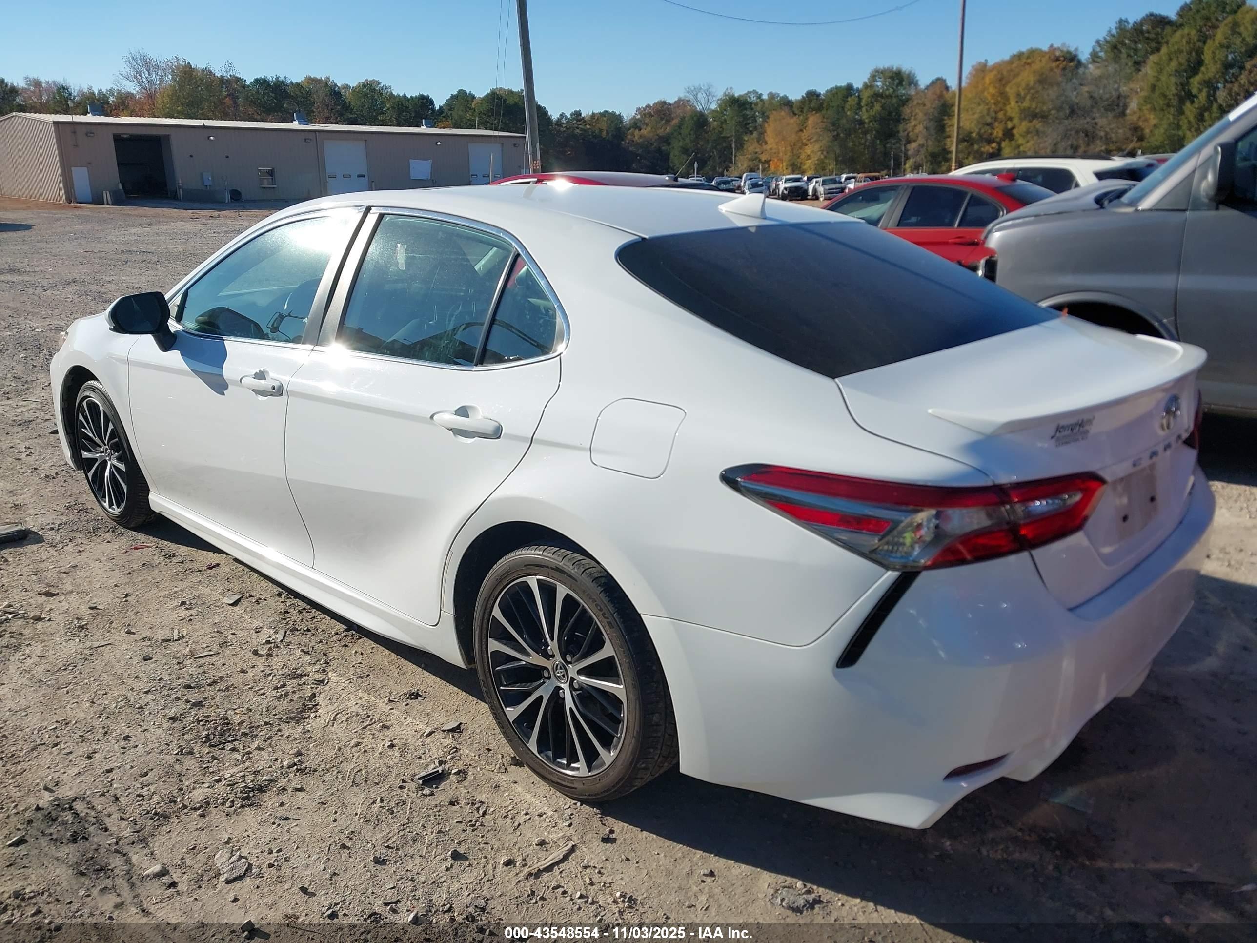 TOYOTA CAMRY image 3