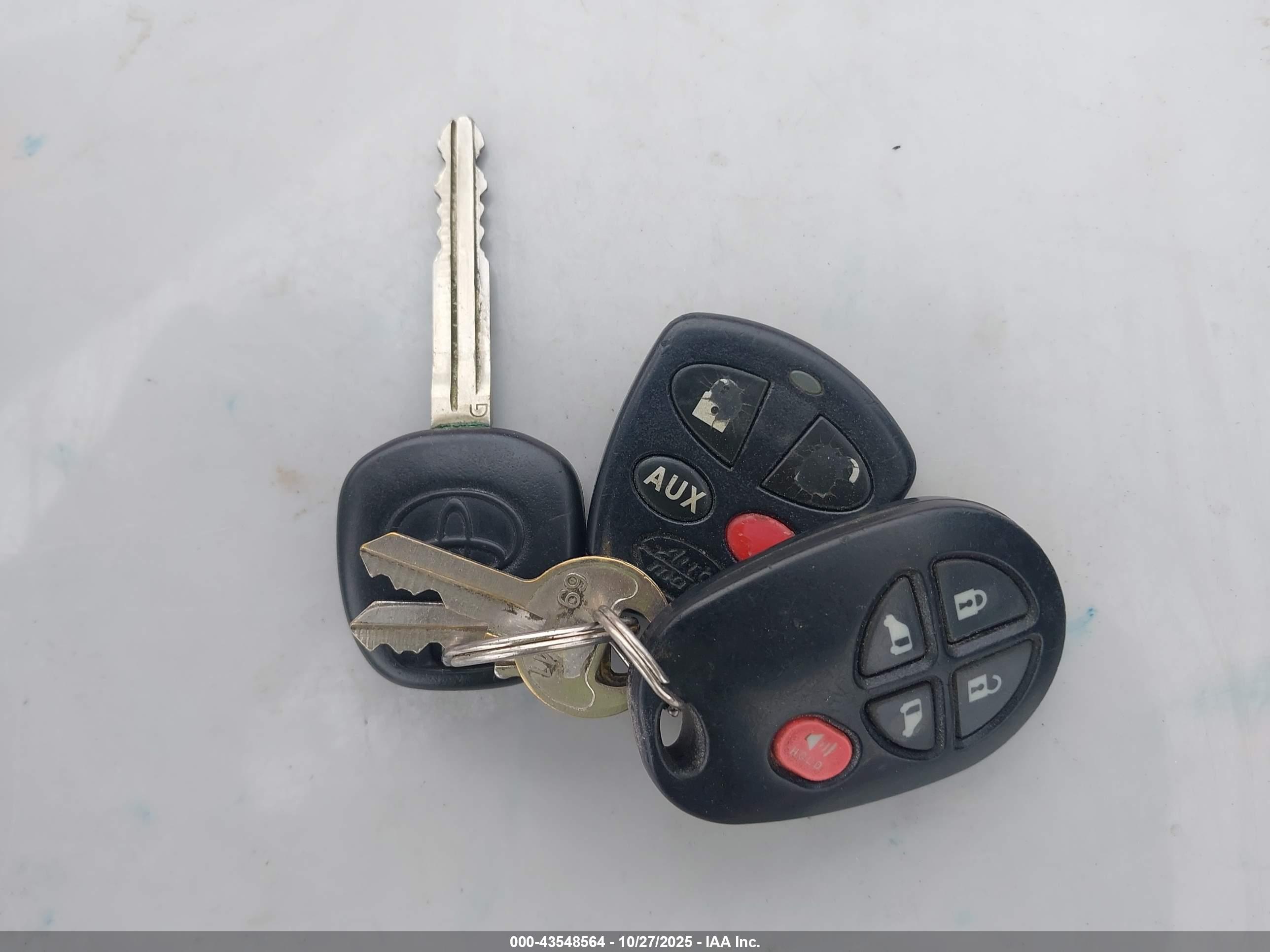 TOYOTA SIENNA image 11