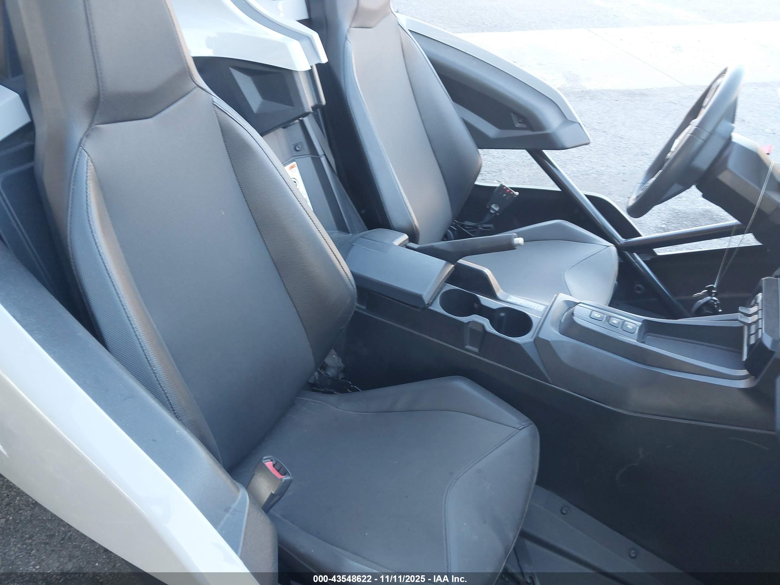 POLARIS SLINGSHOT image 8