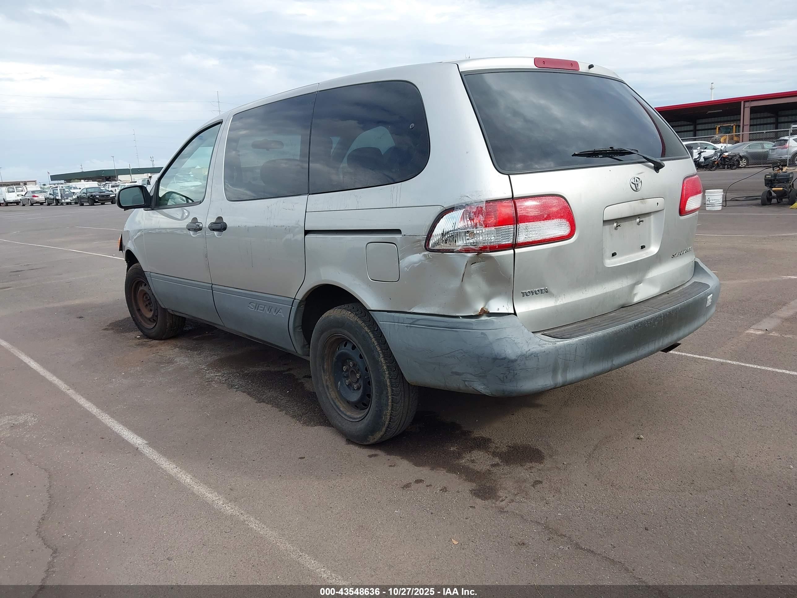 TOYOTA SIENNA image 3