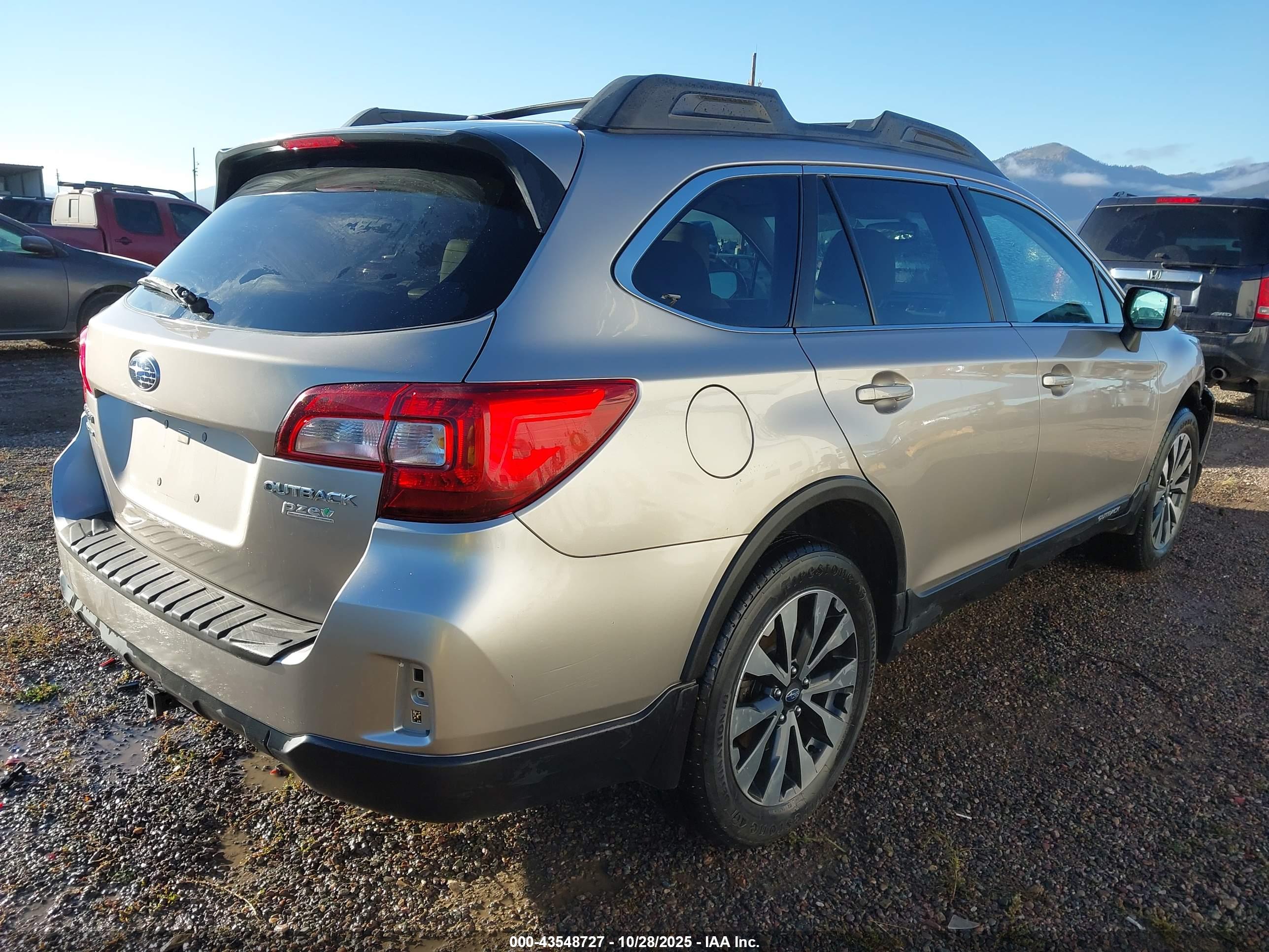 SUBARU OUTBACK image 4