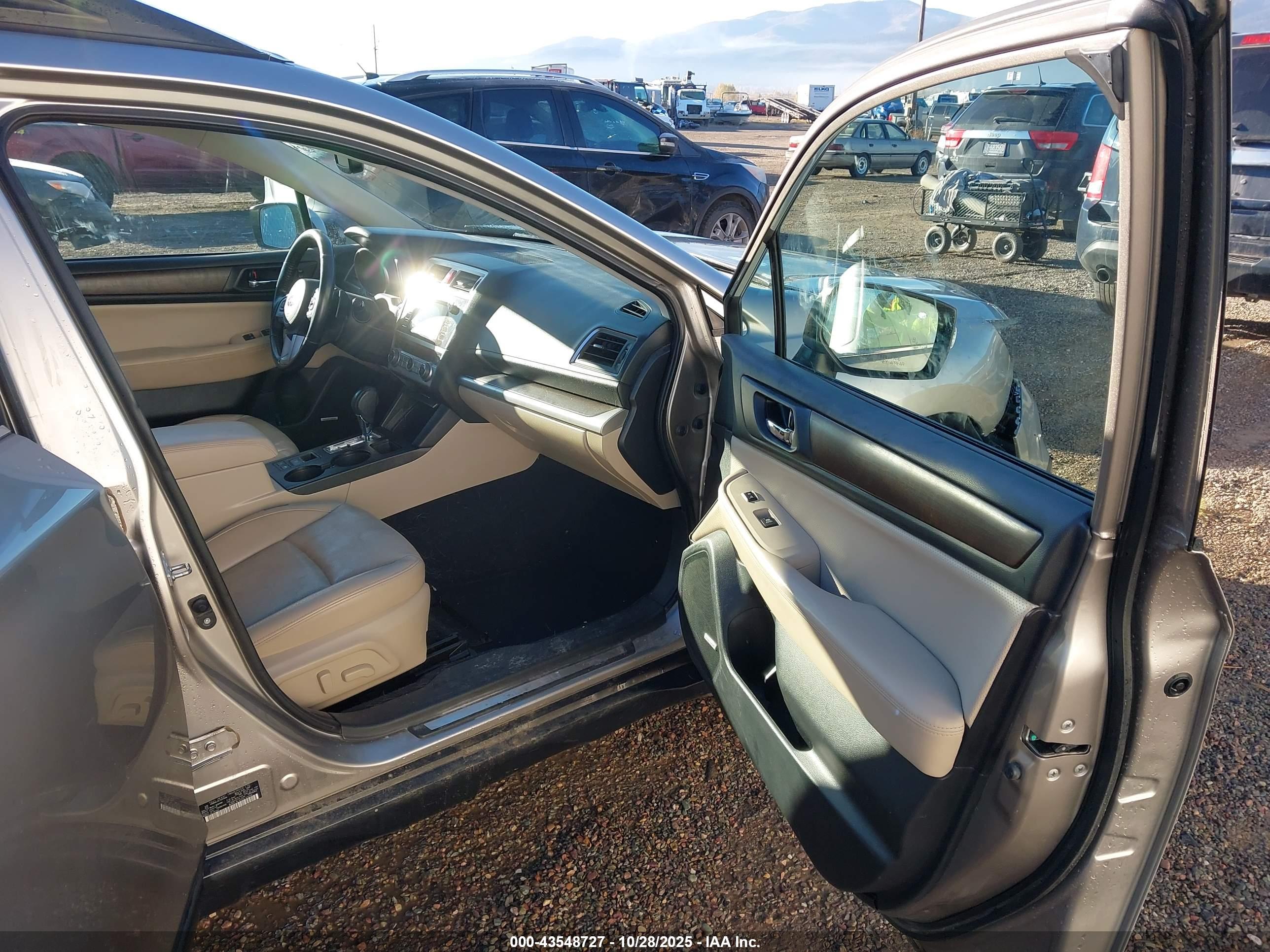 SUBARU OUTBACK image 5