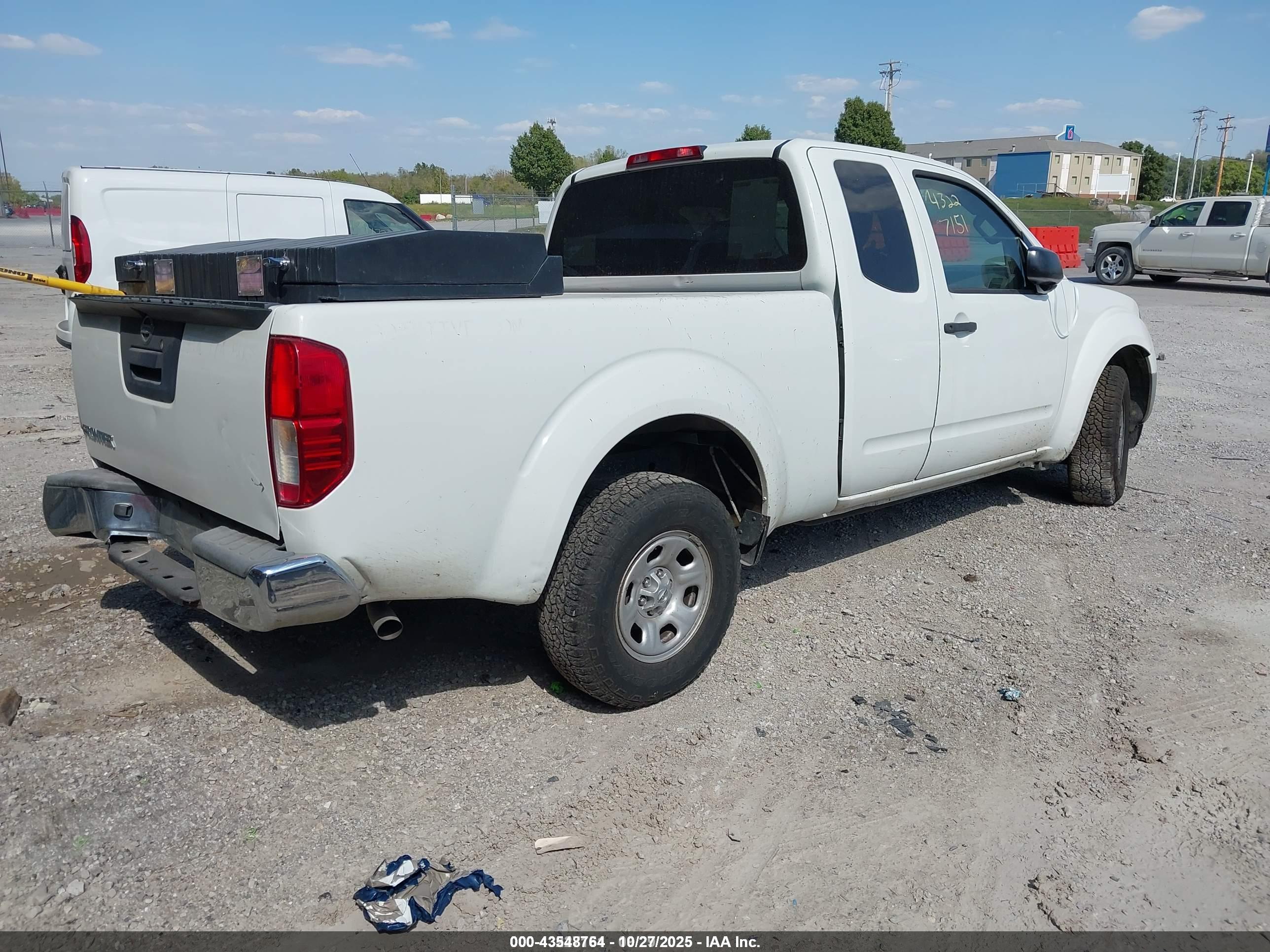 NISSAN FRONTIER image 4