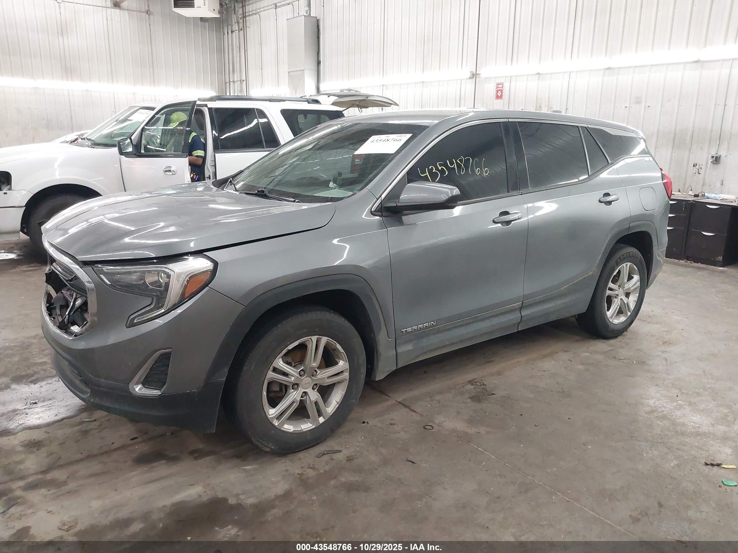 GMC TERRAIN image 2