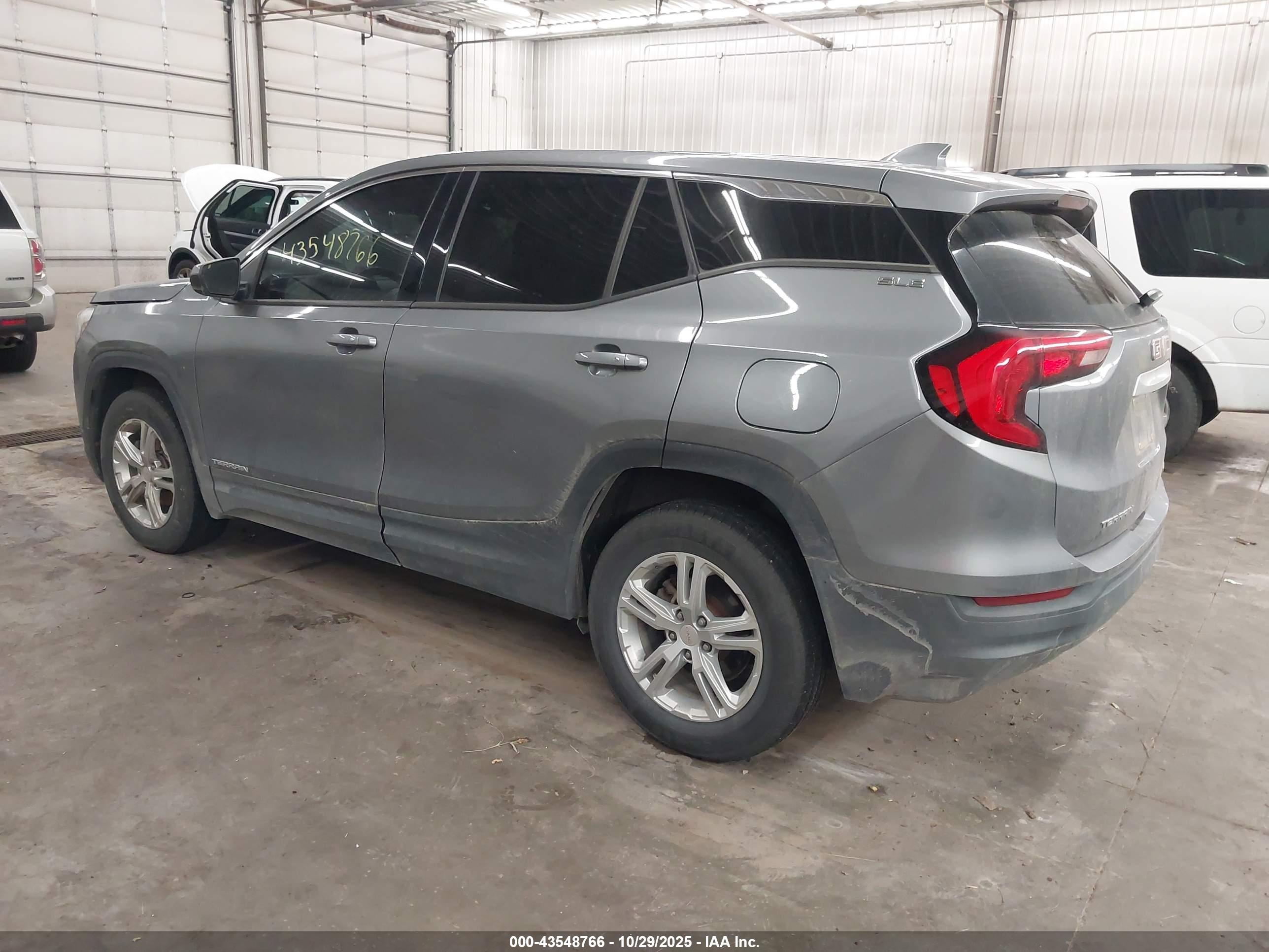 GMC TERRAIN image 3