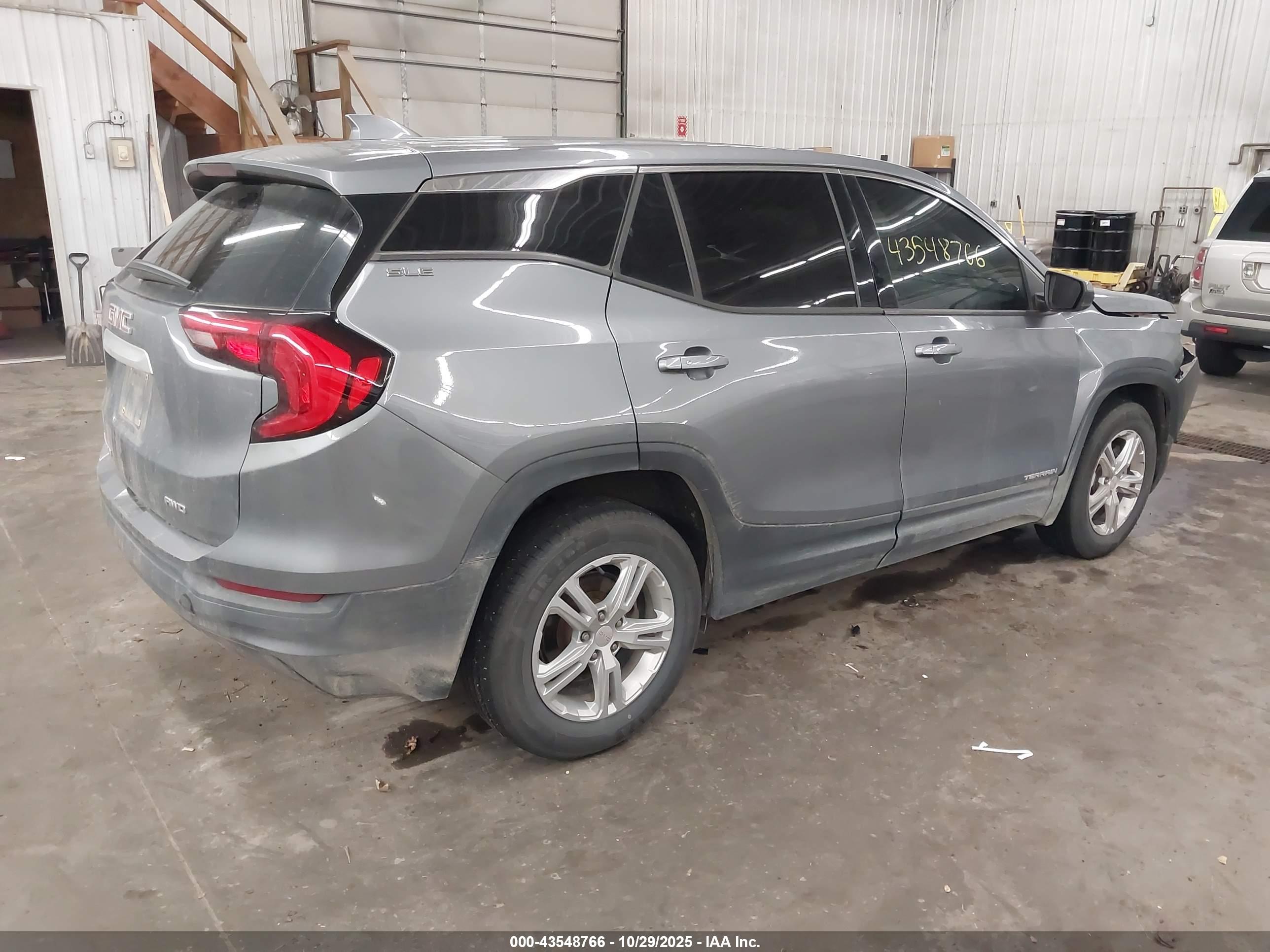 GMC TERRAIN image 4