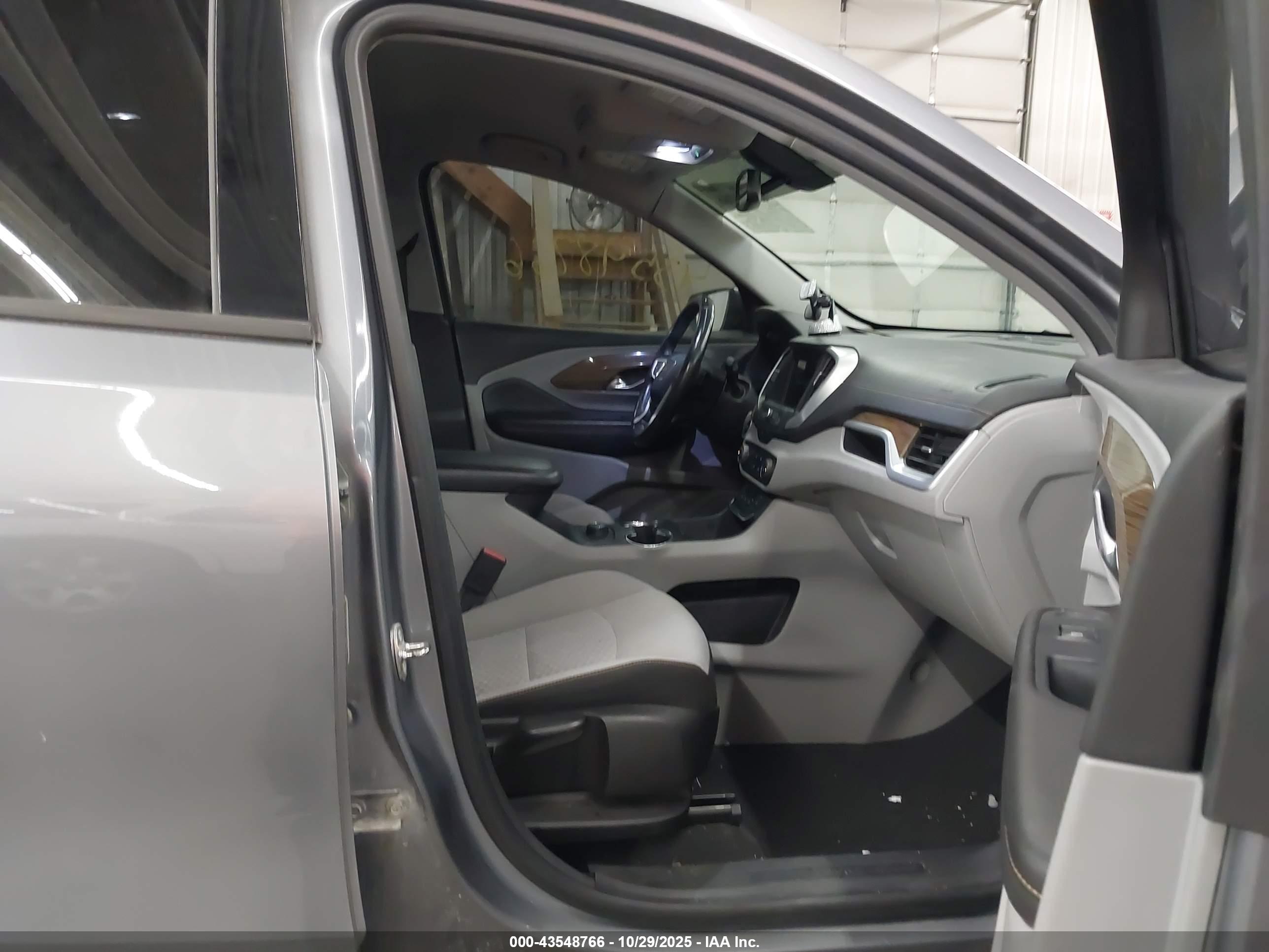 GMC TERRAIN image 5