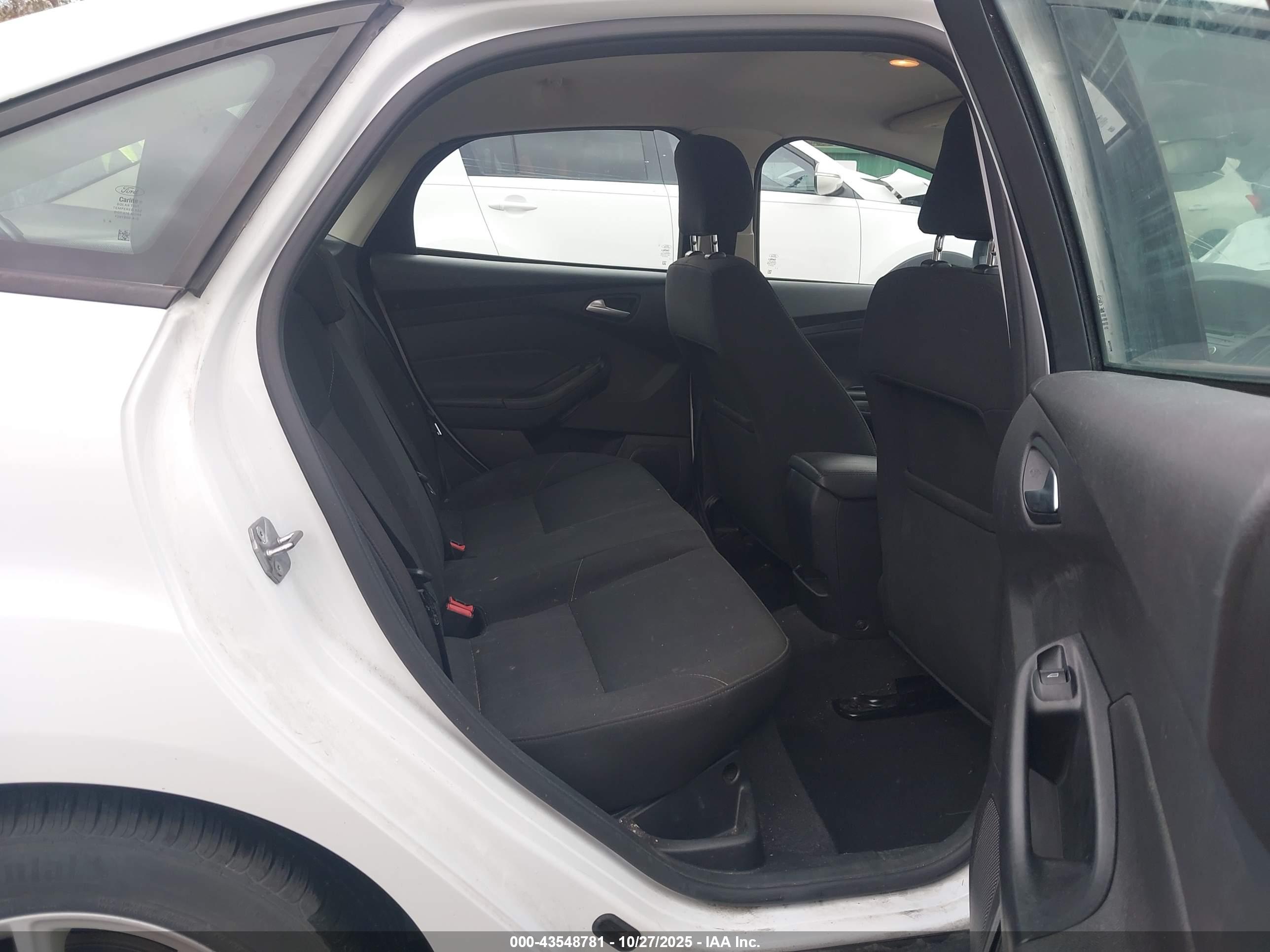 FORD FOCUS image 8