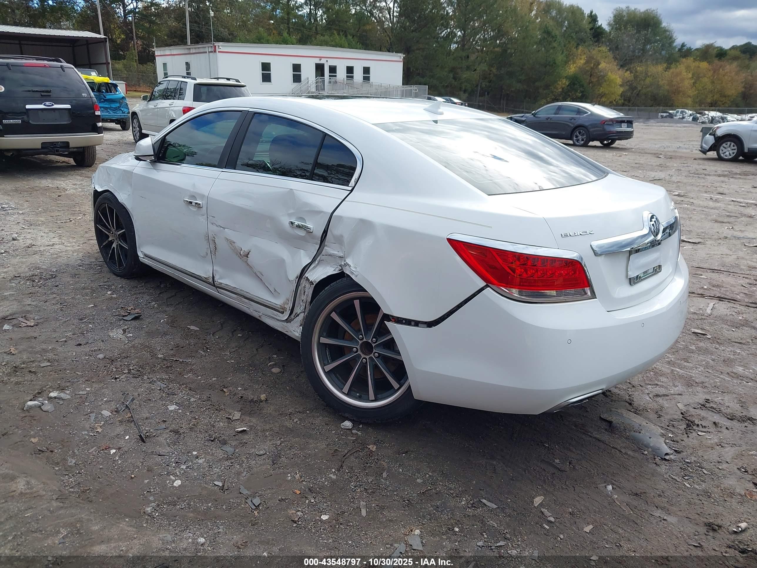 BUICK LACROSSE image 3