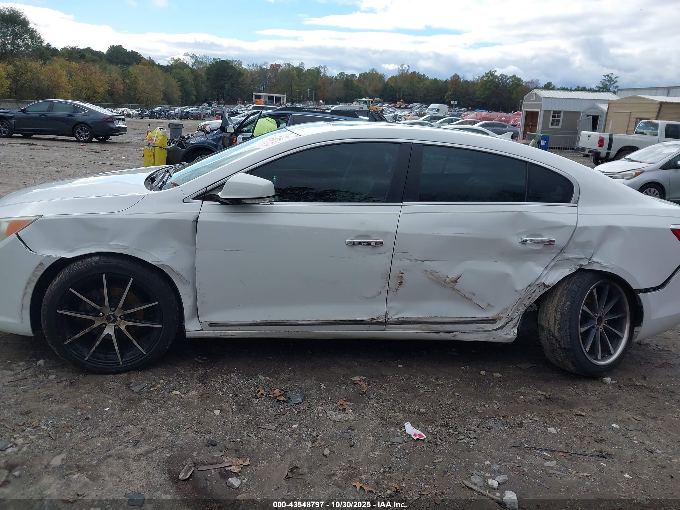 BUICK LACROSSE image 6