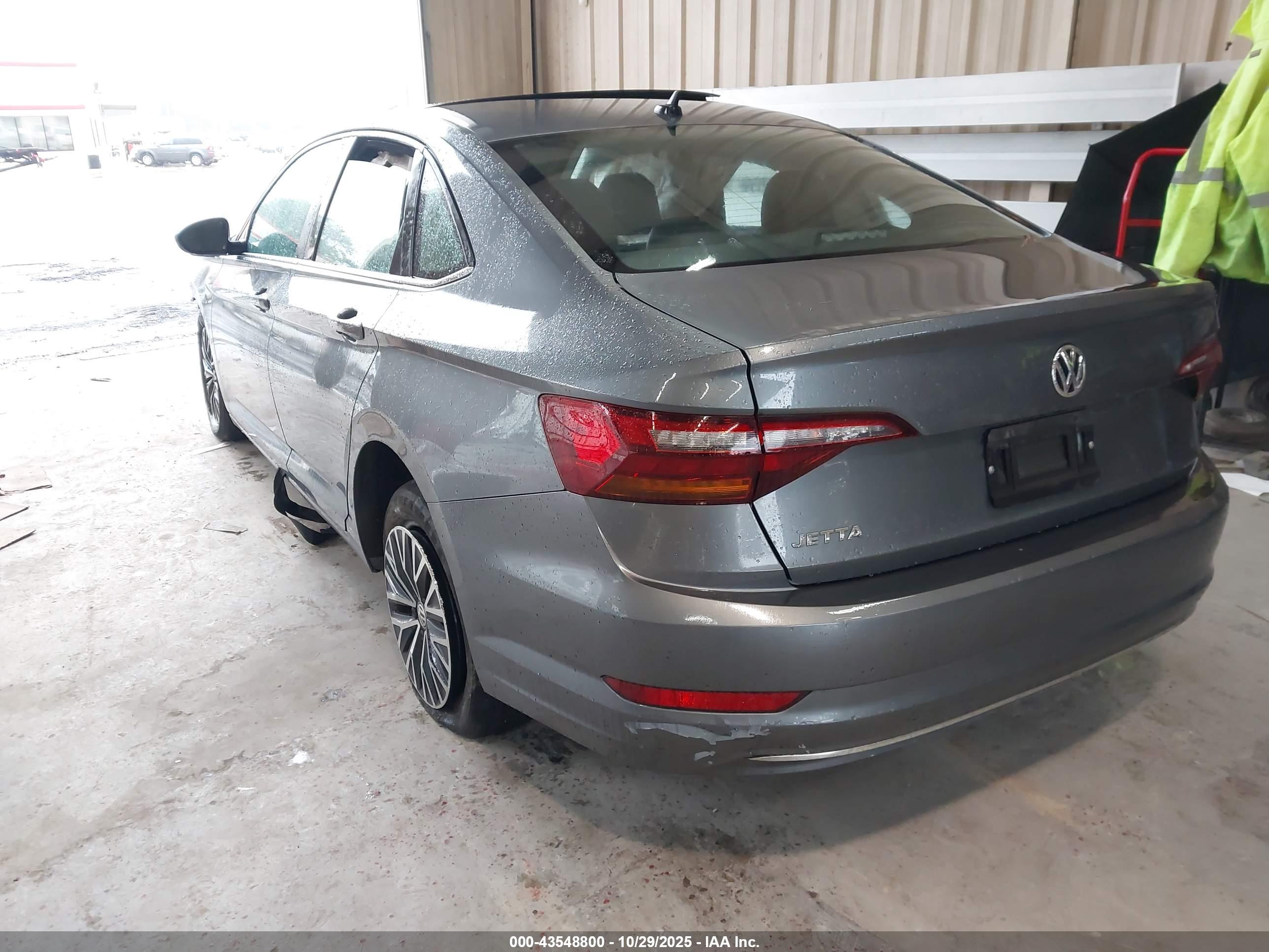 VOLKSWAGEN JETTA image 3